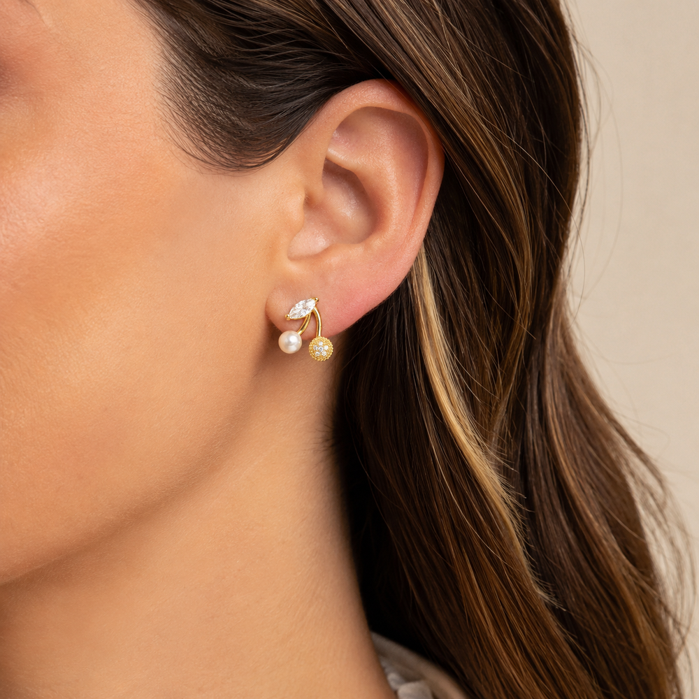 Brinco Estilo Cereja com Pérola Banhado a Ouro 18k com Zircônias - 1,2 cm
