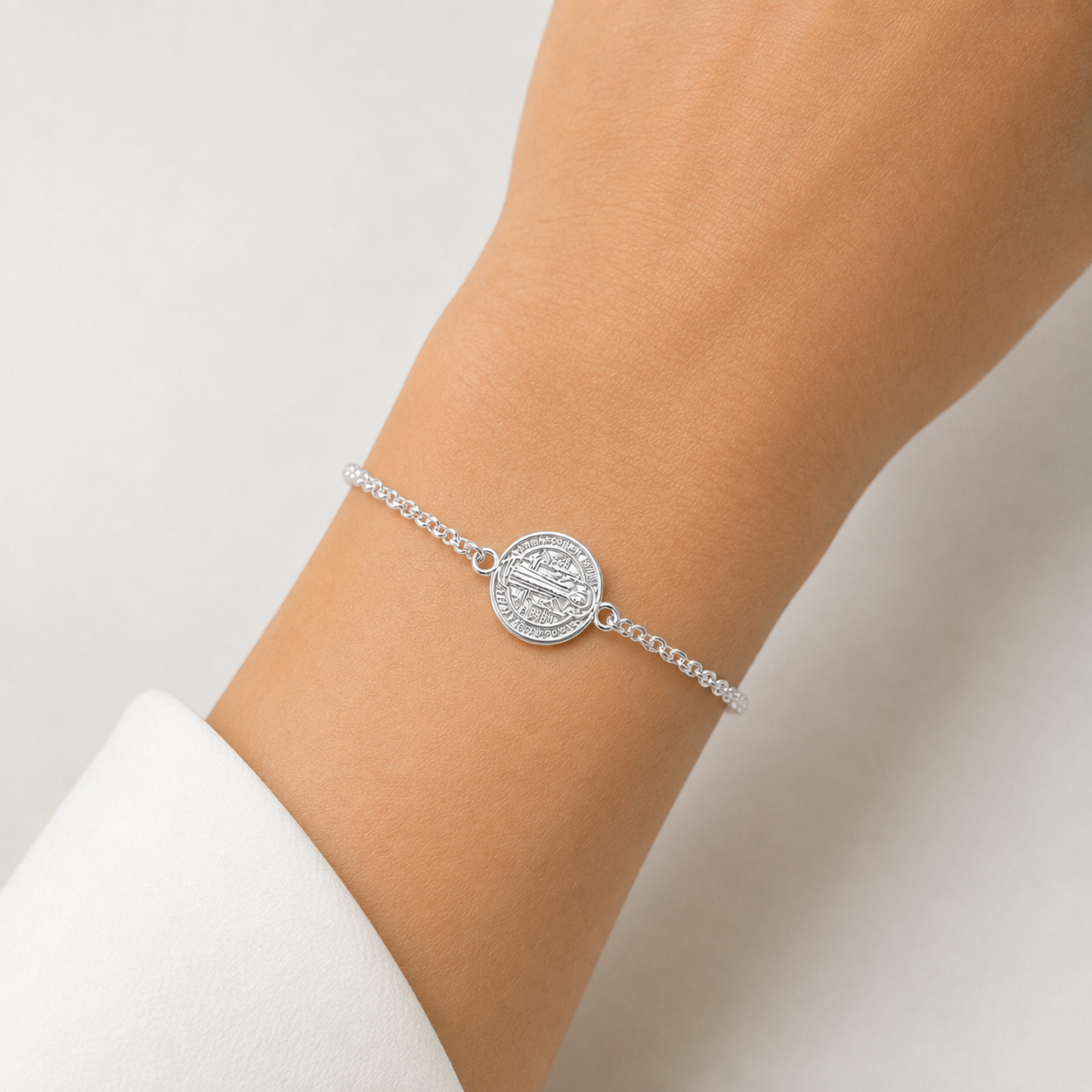 Pulseira Medalha Dupla Face São Bento Folheada a Prata - 15,5 cm + 3,5 cm (Alongado)