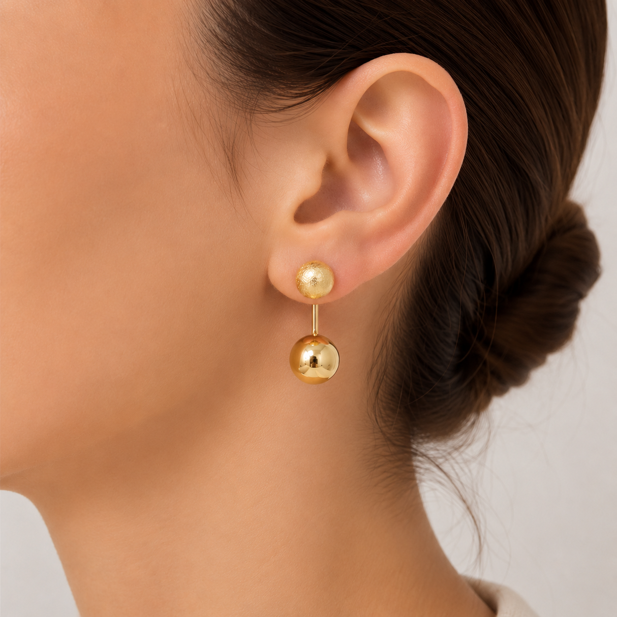 Brinco Ear Jackets Bola Lisa (8mm) Fosca (10mm) Banhado a Ouro 18k - 2,4 cm