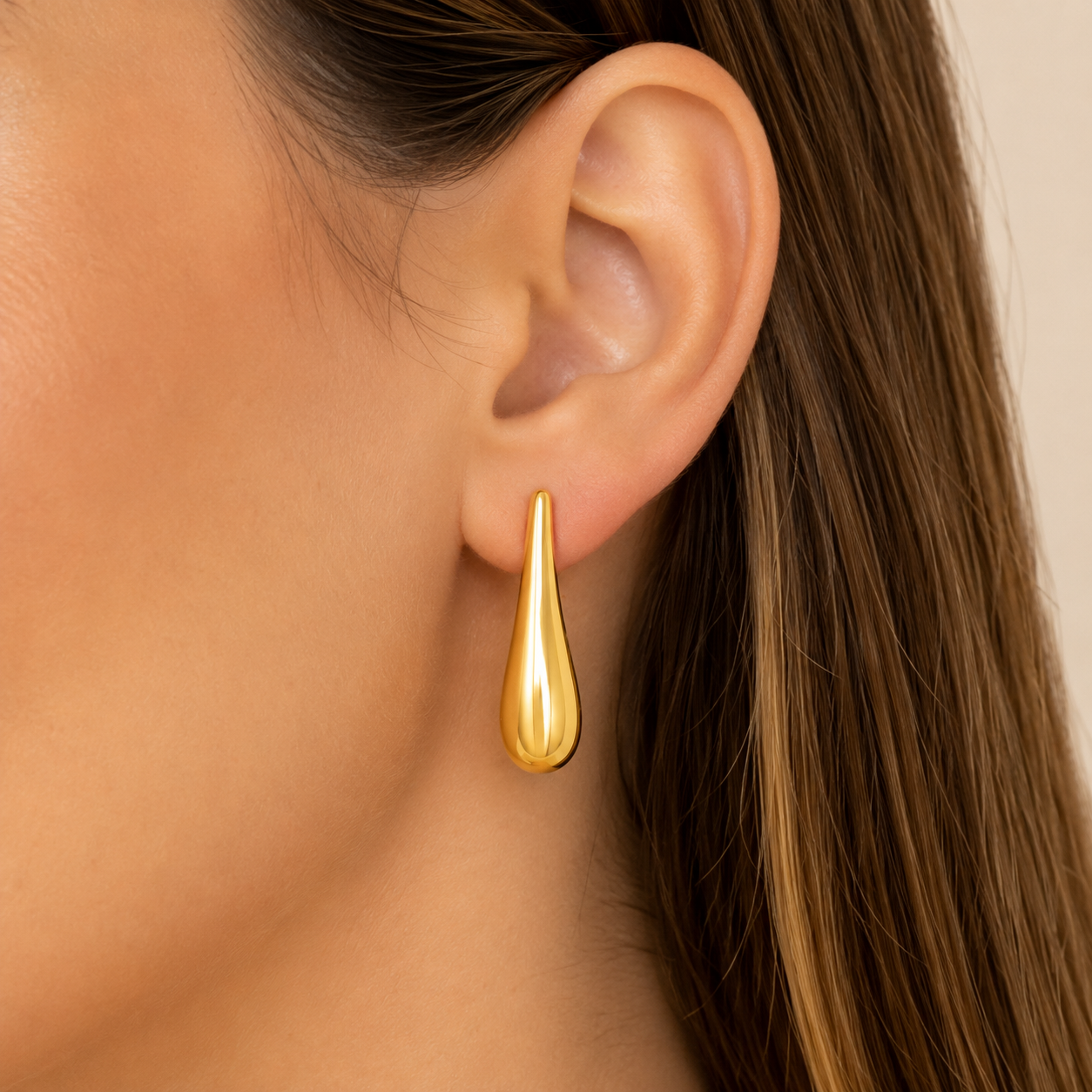 Brinco Gota Alongada Lisa Banhado a Ouro 18k - 3,4 cm