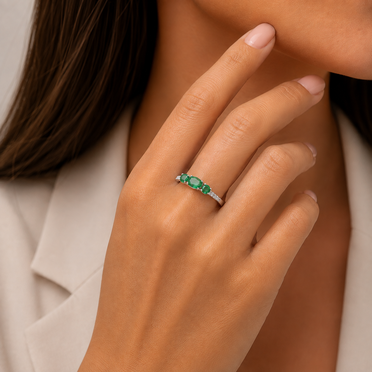 Anel Trio de Pedras Verdes com Aro Cravejado Prata 925 com Zircônias - Tam. 23