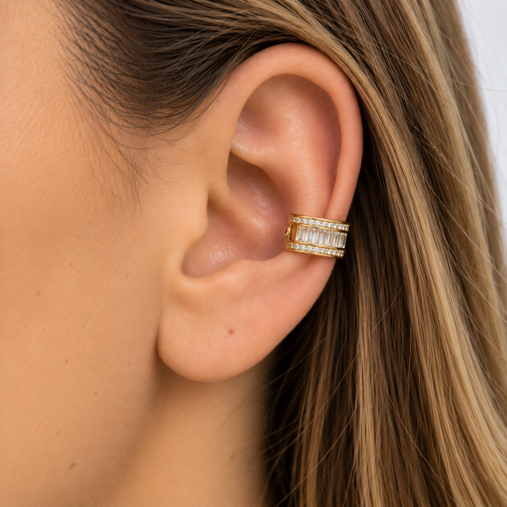 Brinco Cartilagem Piercing Fake Pedras Baguete Banhado a Ouro 18k com Zircônias - 1,5 cm