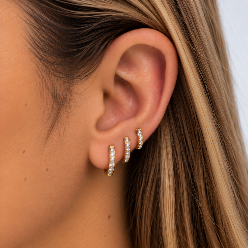 Trio de Brincos Argola Click 1 Linha de Pedras Banhado a Ouro 18k com Zircônias - 1,5 cm, 1,3 cm, 1 cm