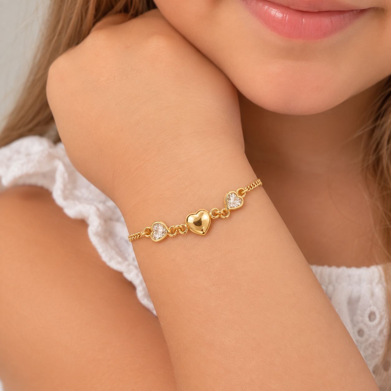 Pulseira Infantil Coração Liso e Coração em Pedra Banhada a Ouro 18k com Zircônia - 12,5 cm + 4 cm (Alongador)