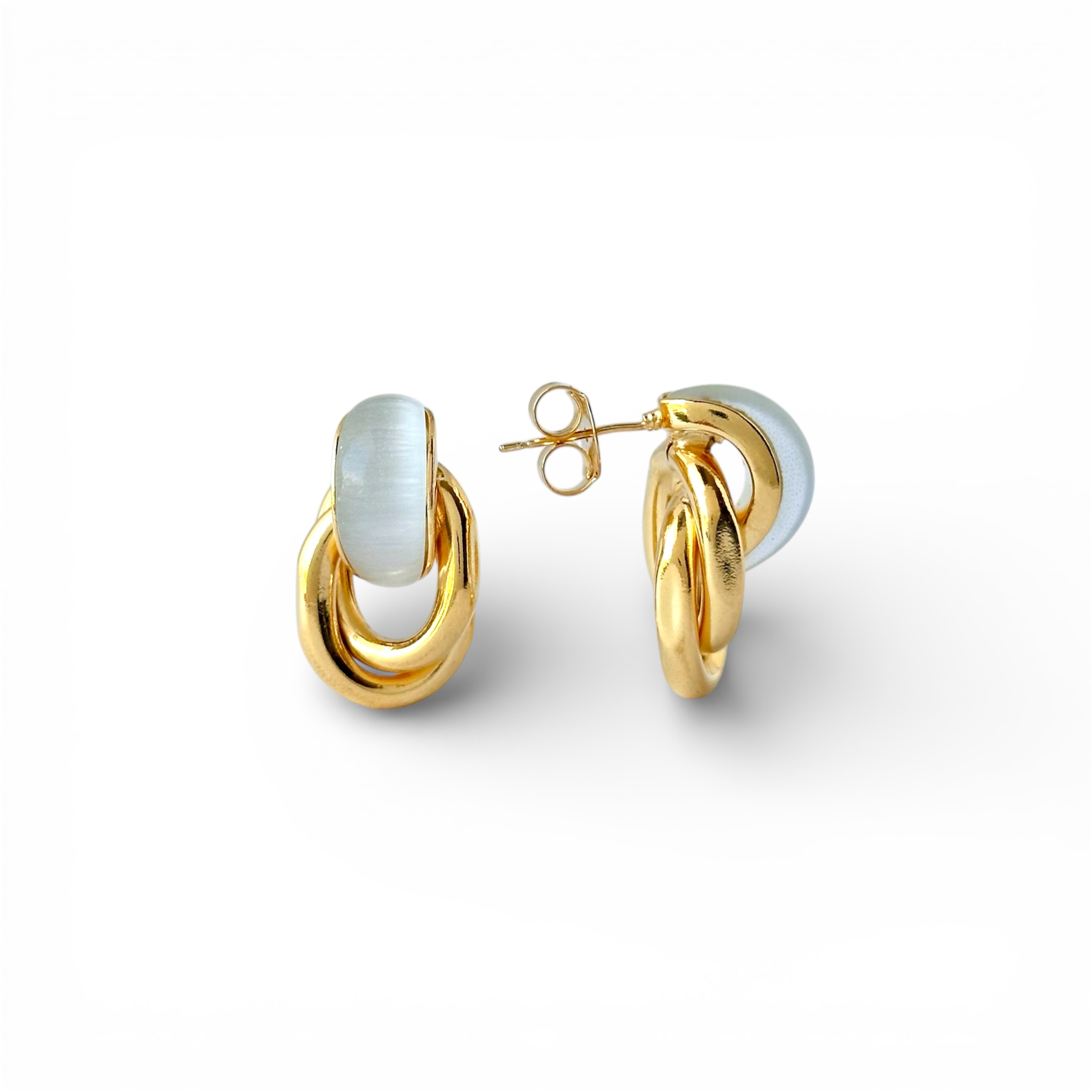 Brinco Exclusivo Luxo Maximalista com Detalhe em Madrepérola e Elos Entrelaçados Banhado a Ouro 18k