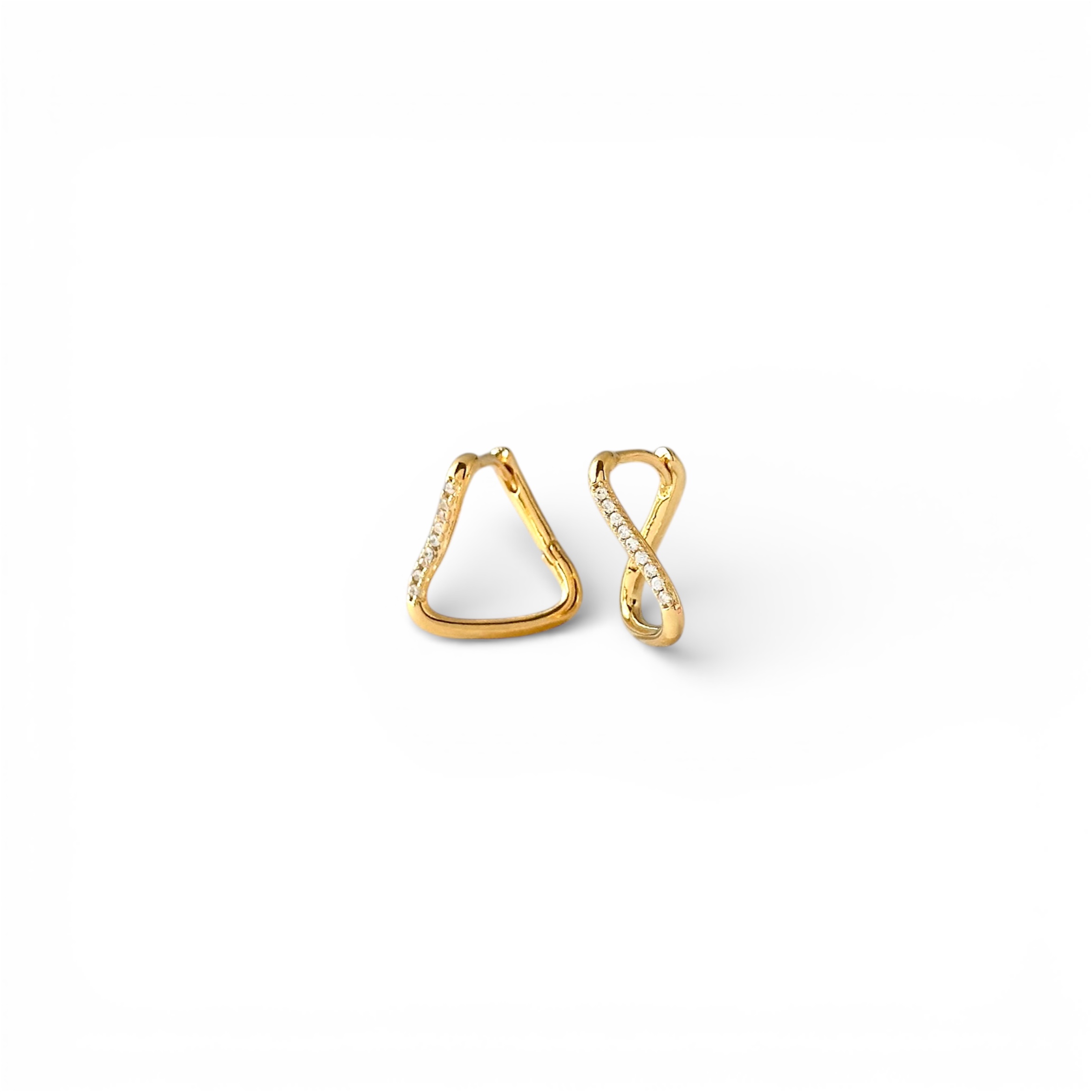 Brinco Argola Click Torcida Banhado a Ouro 18k com Zircônias