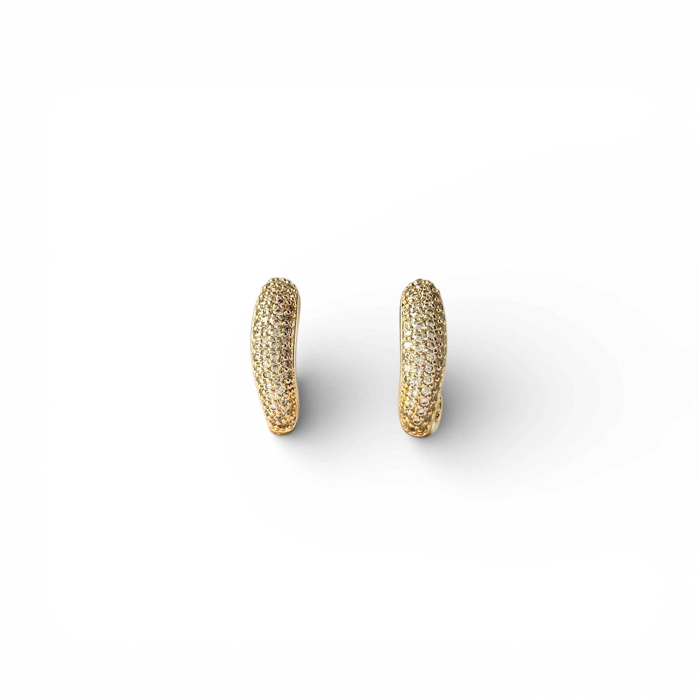 Brinco Estilo Argola Aberta Banhado a Ouro 18k com 4 Linhas de Zircônias