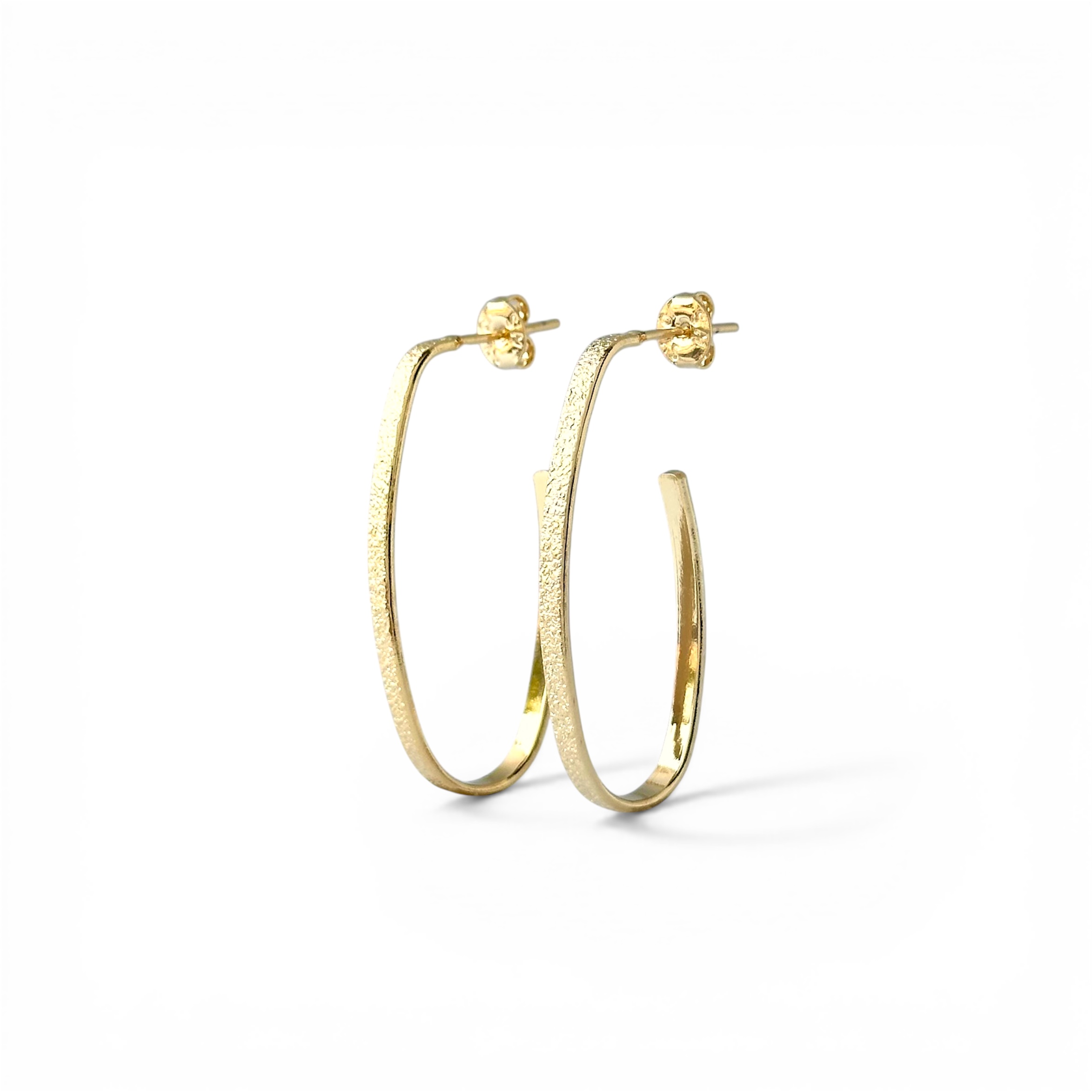 Brinco Argola Aberta Oval Fosca Banhado a Ouro 18k