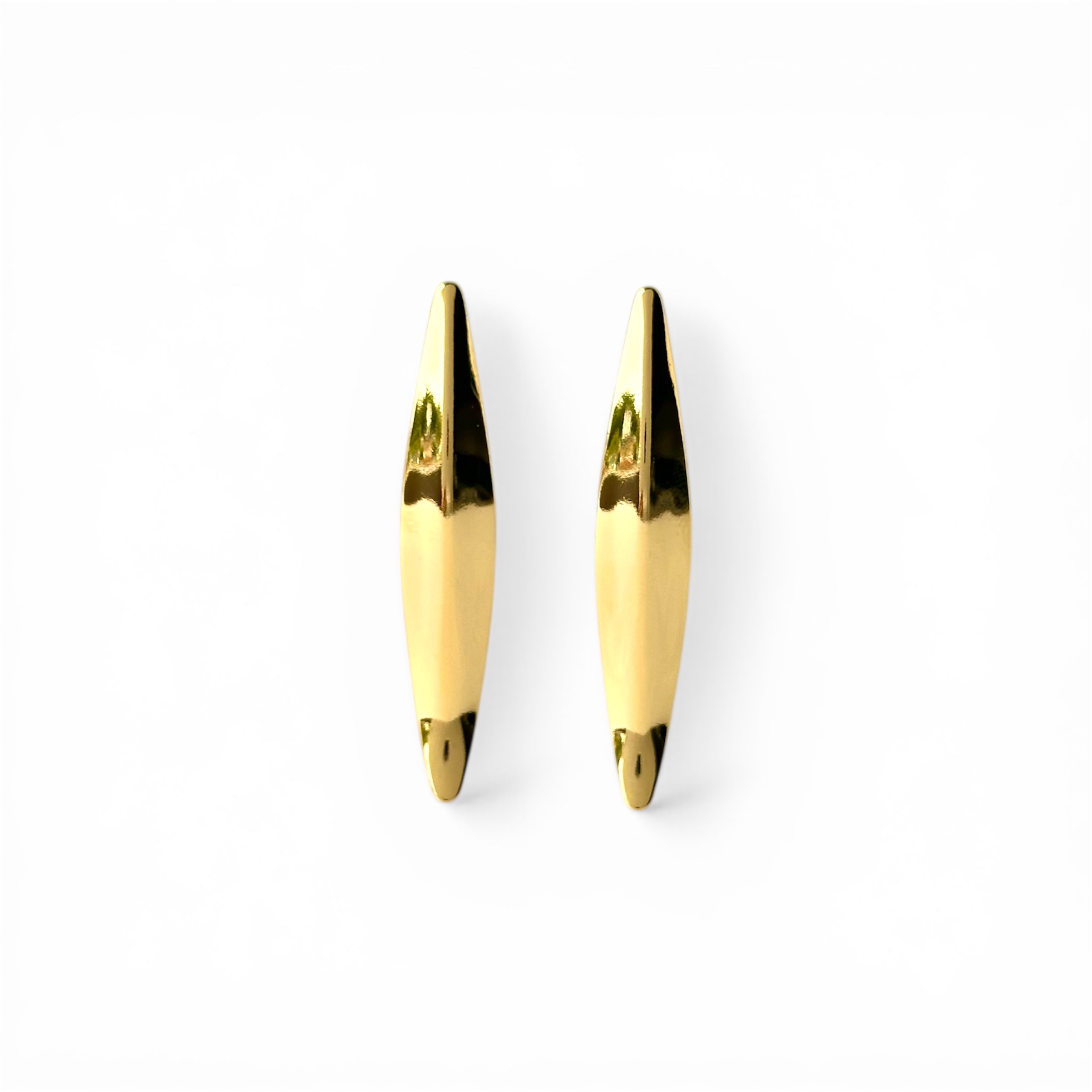 Brinco Orgânico Alongado Estilo Canoa Banhado a Ouro 18k Liso