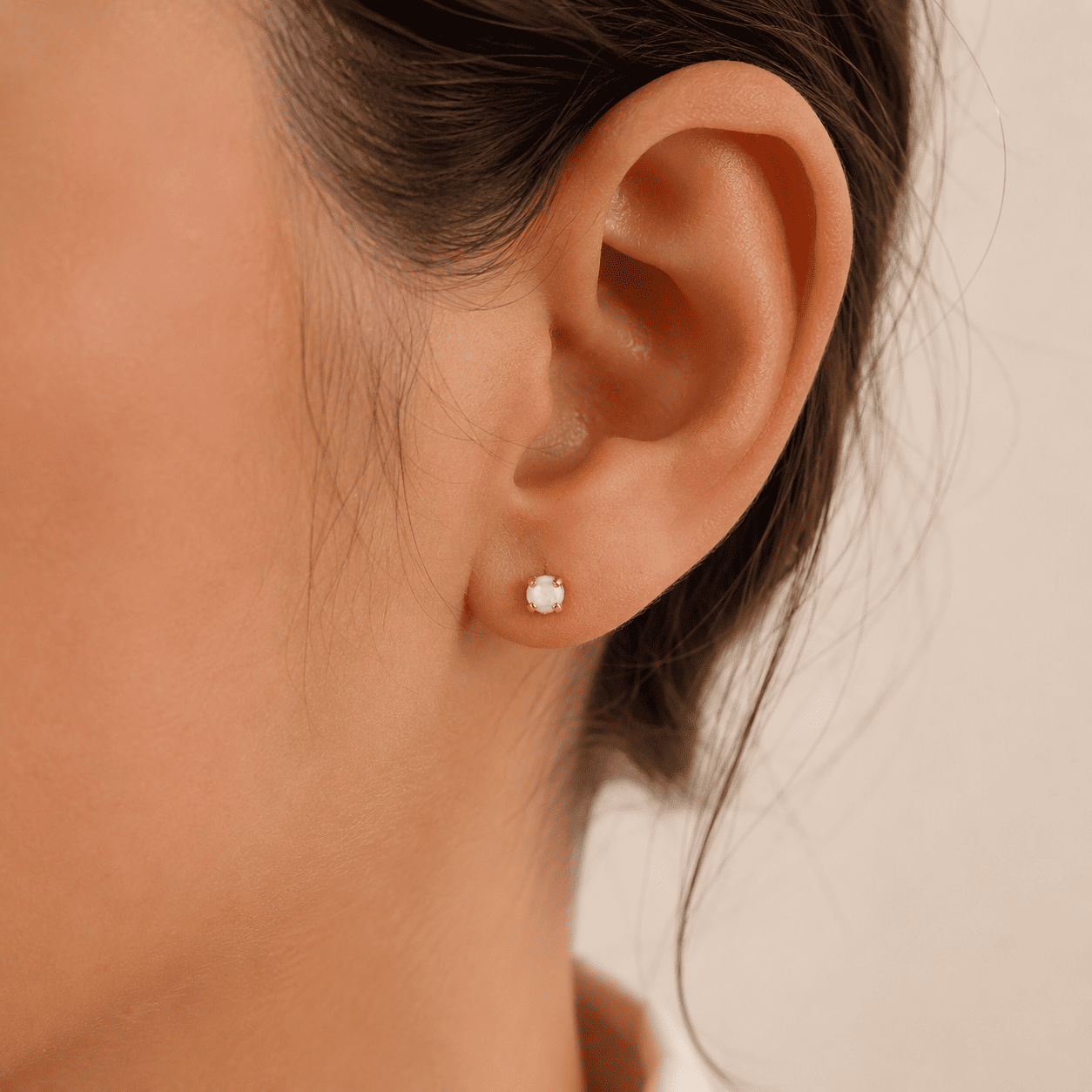Brinco Pérola Infantil e Adulto Banhado a Ouro 18k com Detalhe - 4mm