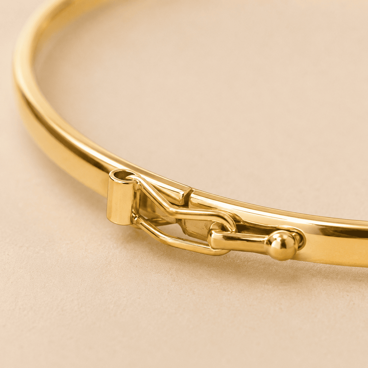 Pulseira Bracelete Liso Banhado a Ouro 18k com Fecho