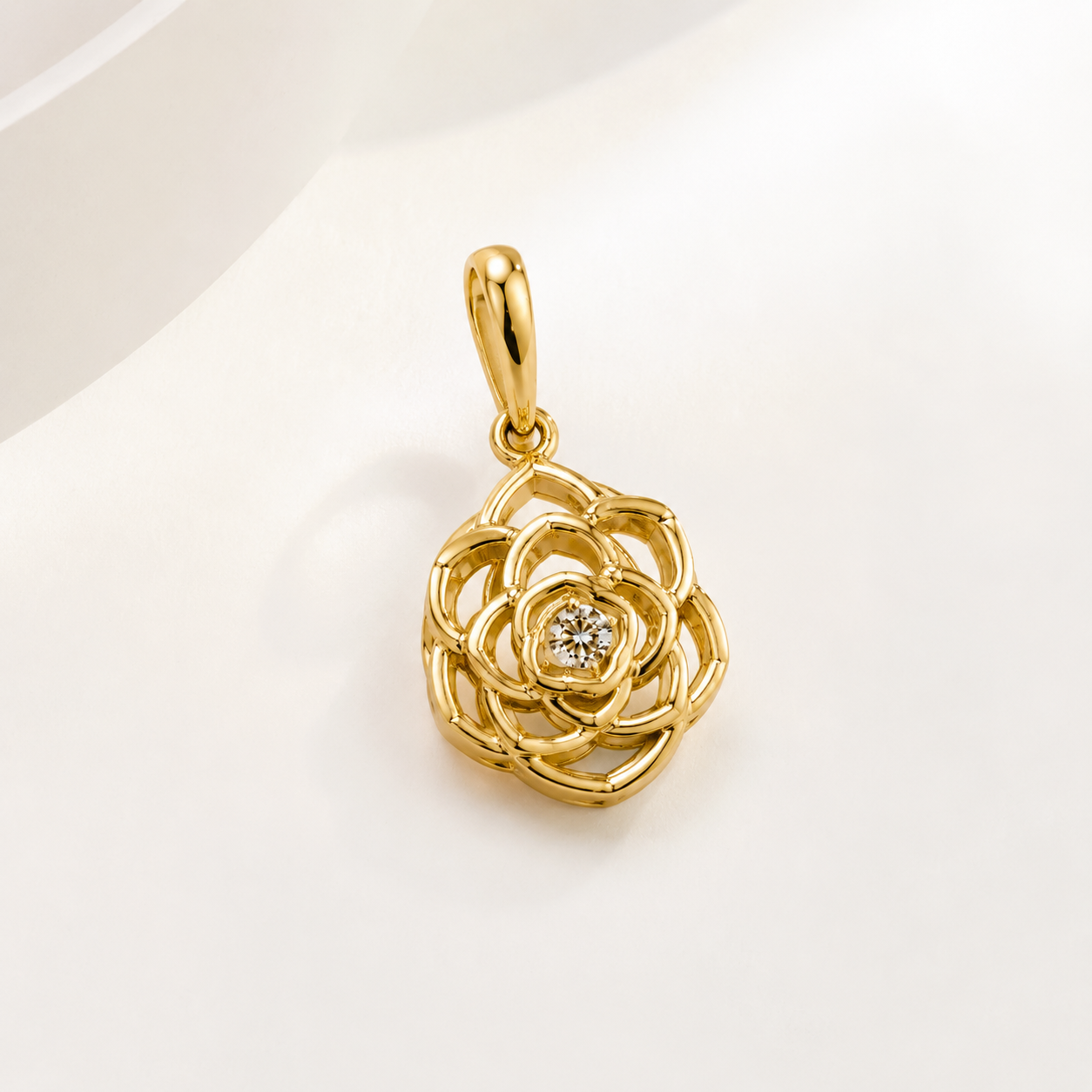 Pingente Flor Vazada com Pedra Banhado a Ouro 18k com Zircônia