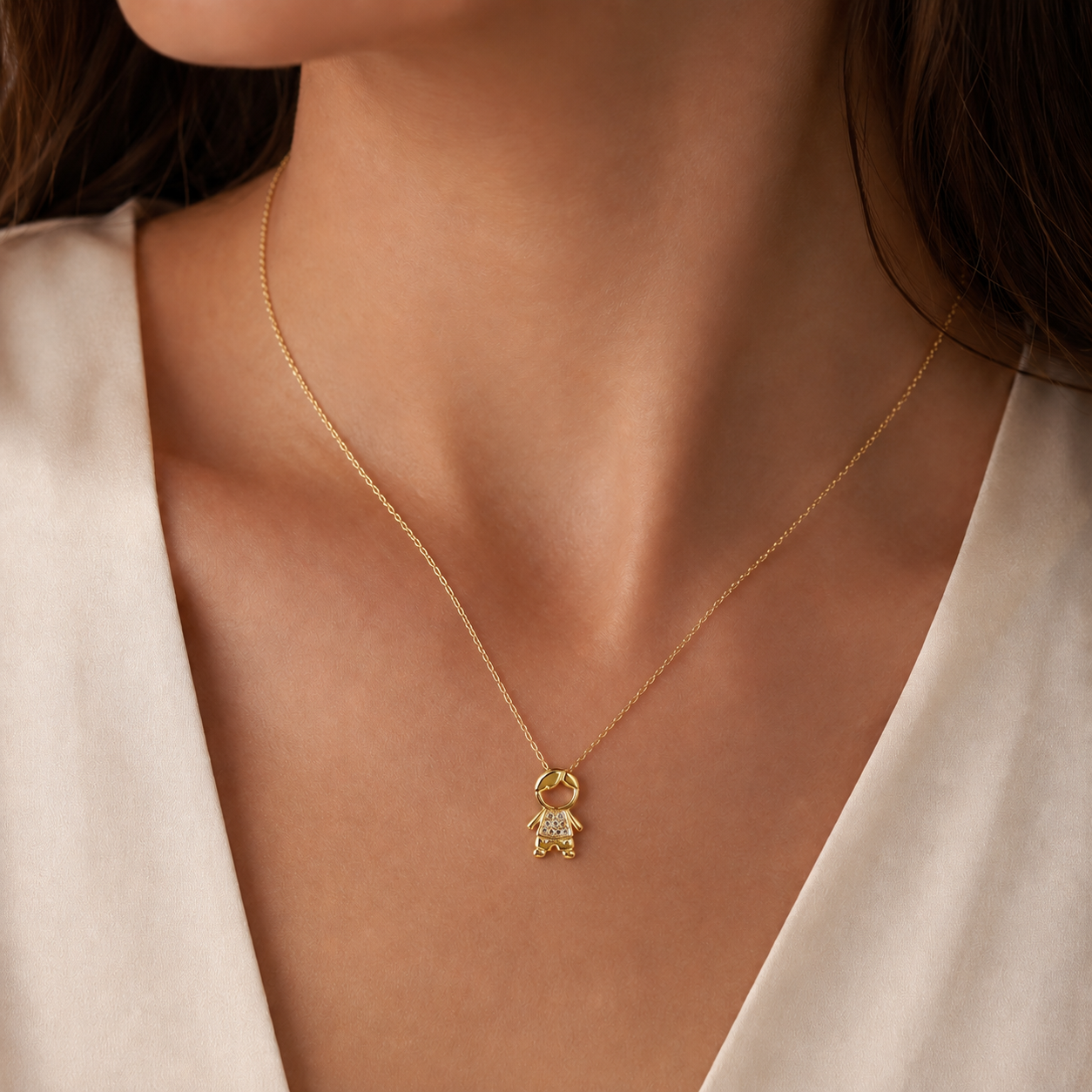 Pingente Menino Roupa Cravejada Banhado a Ouro 18k Passante com Zircônias