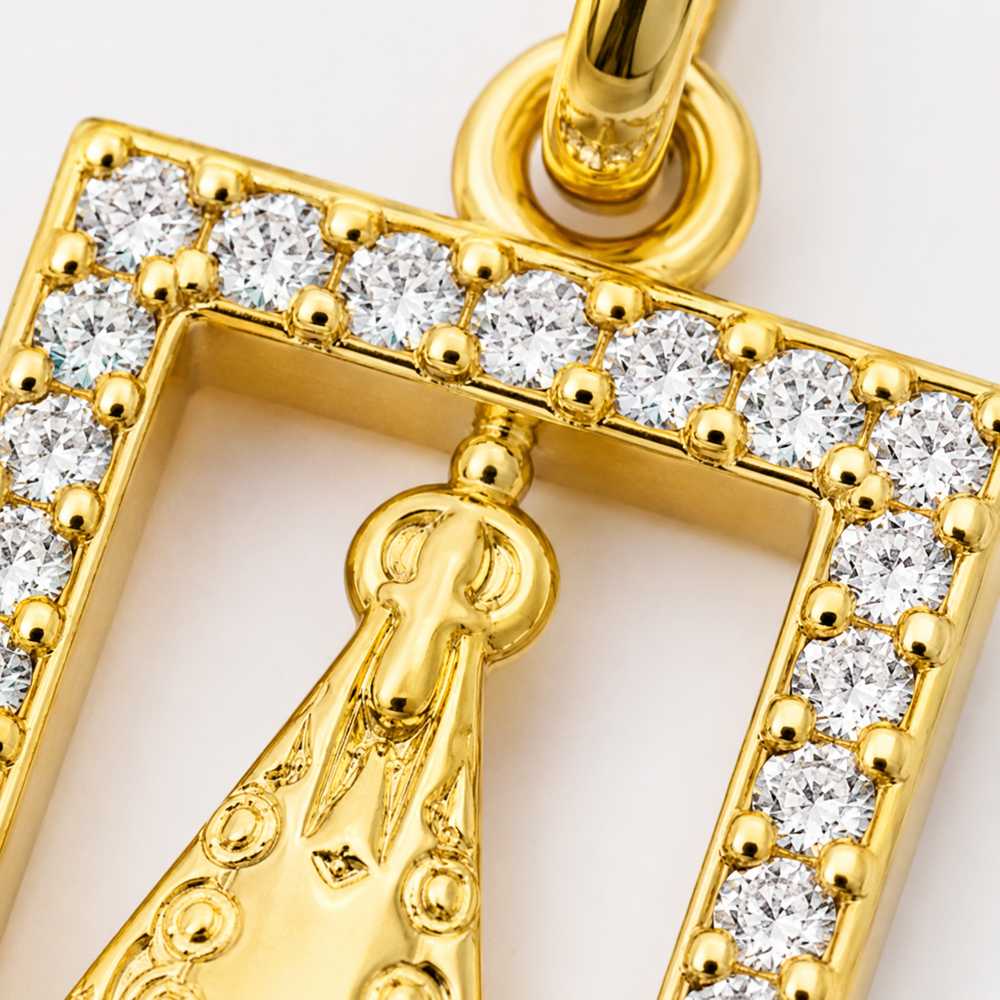 Pingente Nossa Senhora com Moldura Cravejada Banhado a Ouro 18k com Zircônias