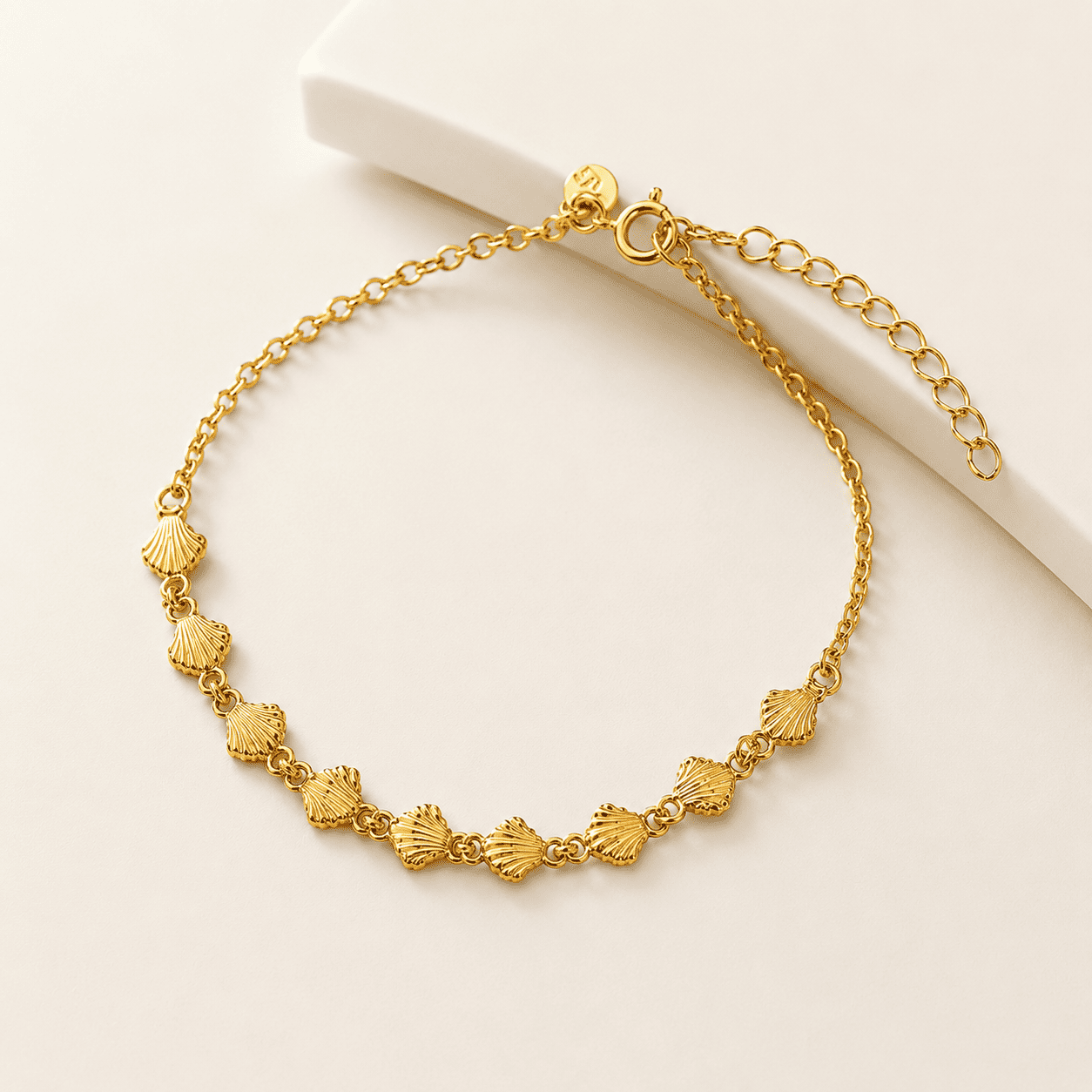 Pulseira Conchinhas Banhada a Ouro 18k - 17cm + 5cm (alongador)