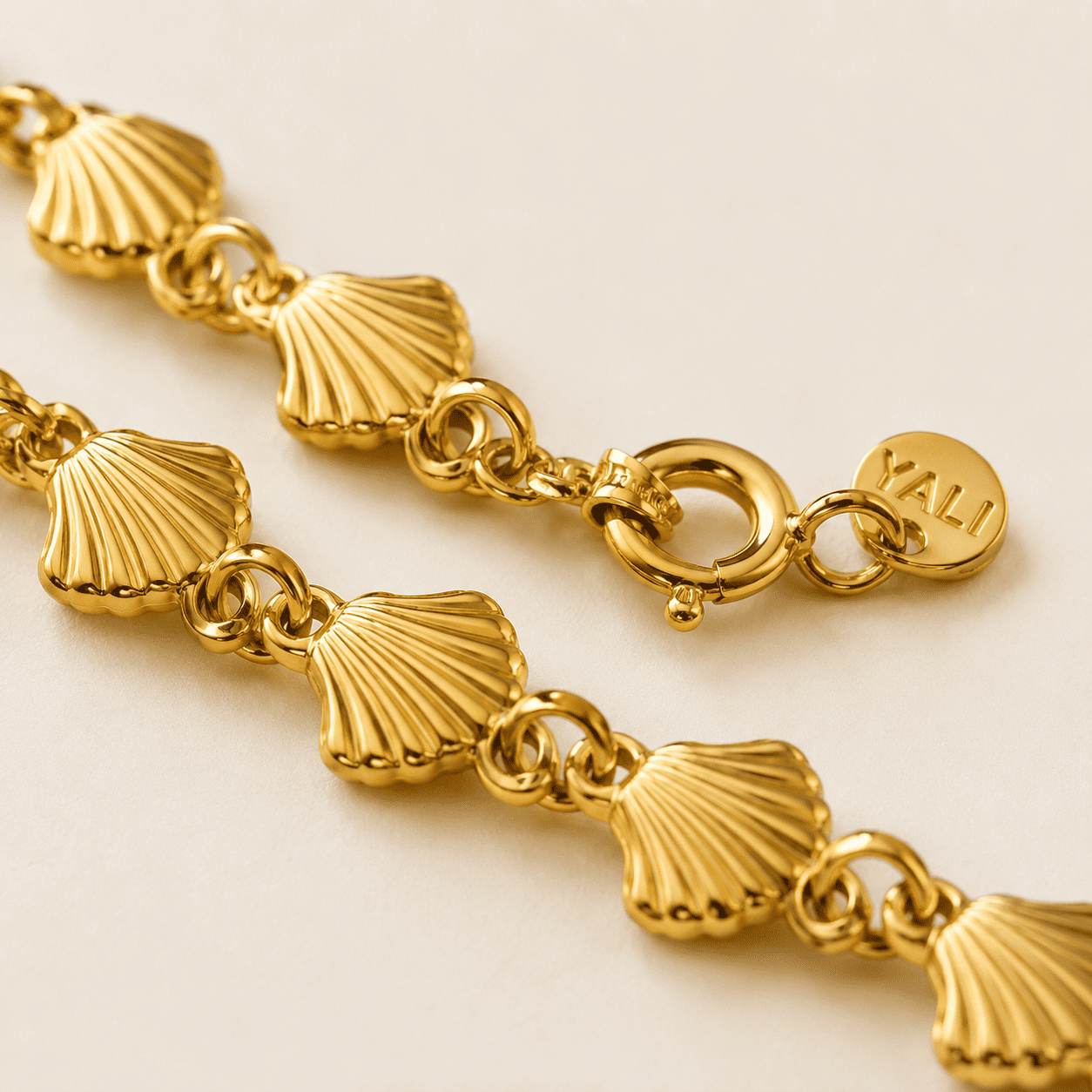 Pulseira Conchinhas Banhada a Ouro 18k - 17cm + 5cm (alongador)