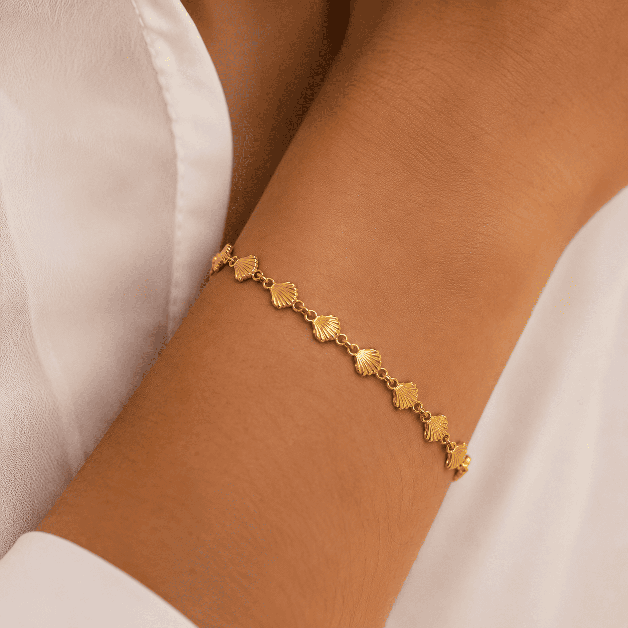 Pulseira Conchinhas Banhada a Ouro 18k - 17cm + 5cm (alongador)