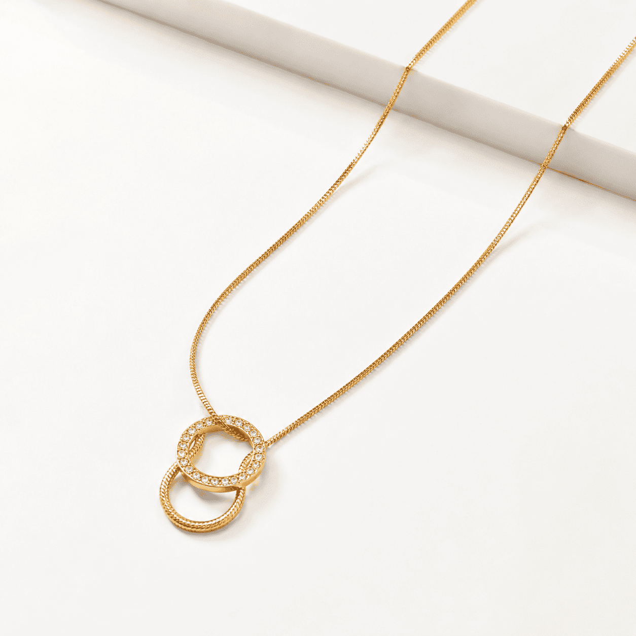 Colar Círculo Laminado Banhado a Ouro 18k com Zircônias - 45cm + 5cm (alongador)