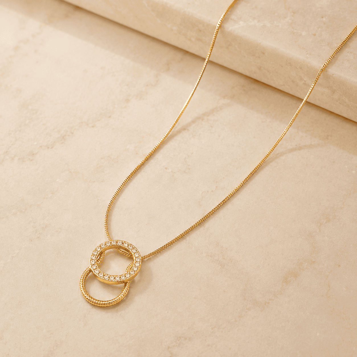 Colar Círculo Laminado Banhado a Ouro 18k com Zircônias - 45cm + 5cm (alongador)