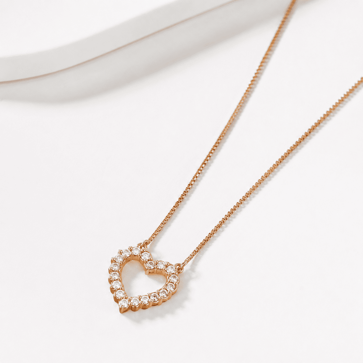 Colar Coração Banhado a Ouro 18k Vazado com Zircônias  44cm + 5cm de Alongador