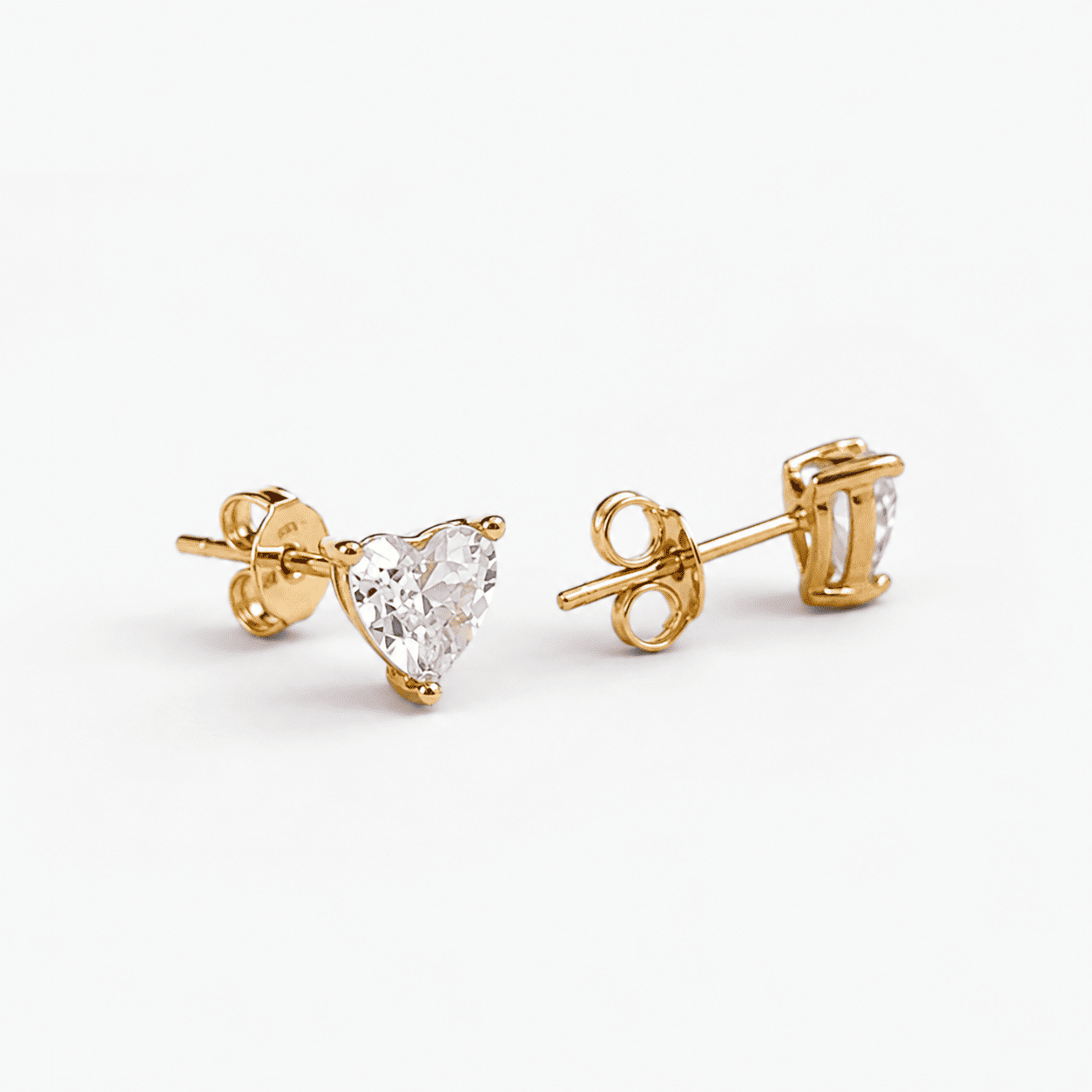 Brinco Ponto de Luz Coração Banhado a Ouro 18k com Zircônia - 6mm