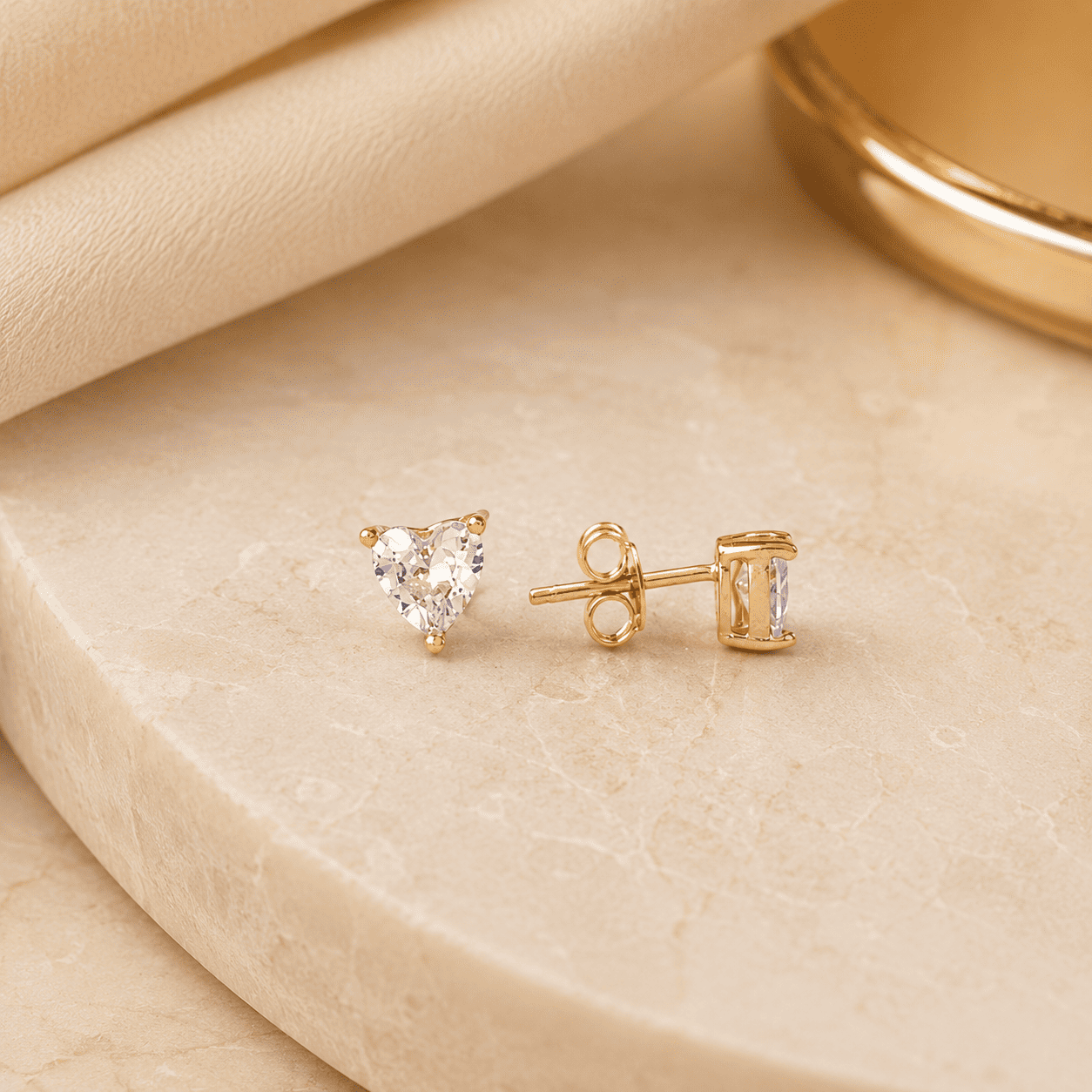 Brinco Ponto de Luz Coração Banhado a Ouro 18k com Zircônia - 6mm