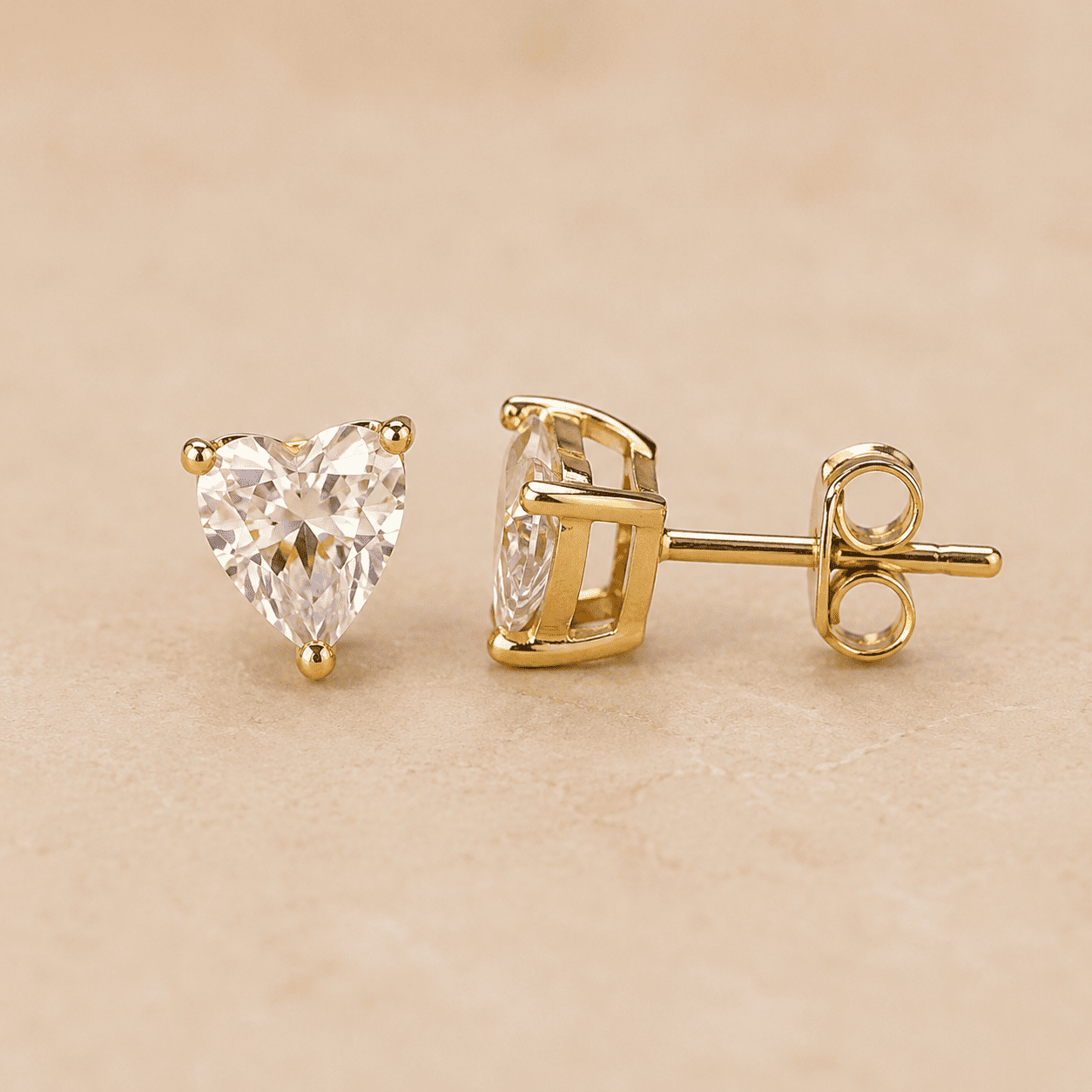 Brinco Ponto de Luz Coração Banhado a Ouro 18k com Zircônia - 6mm