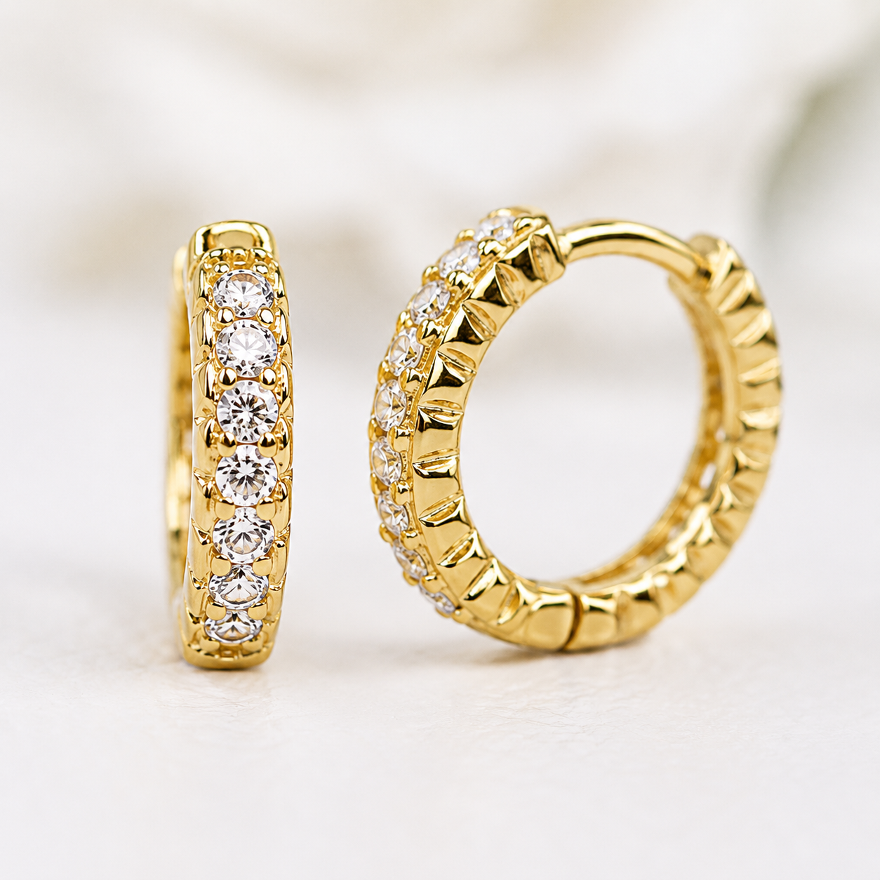 Brinco Argola 1,2cm 1 Linha de Zircônia Banhado a Ouro 18k com Zircônia