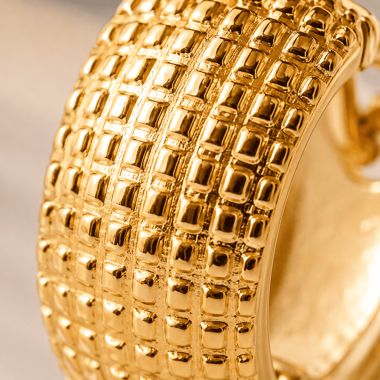 Brinco Argola Pontilhada Banhada em Ouro 18k - 1,0cm