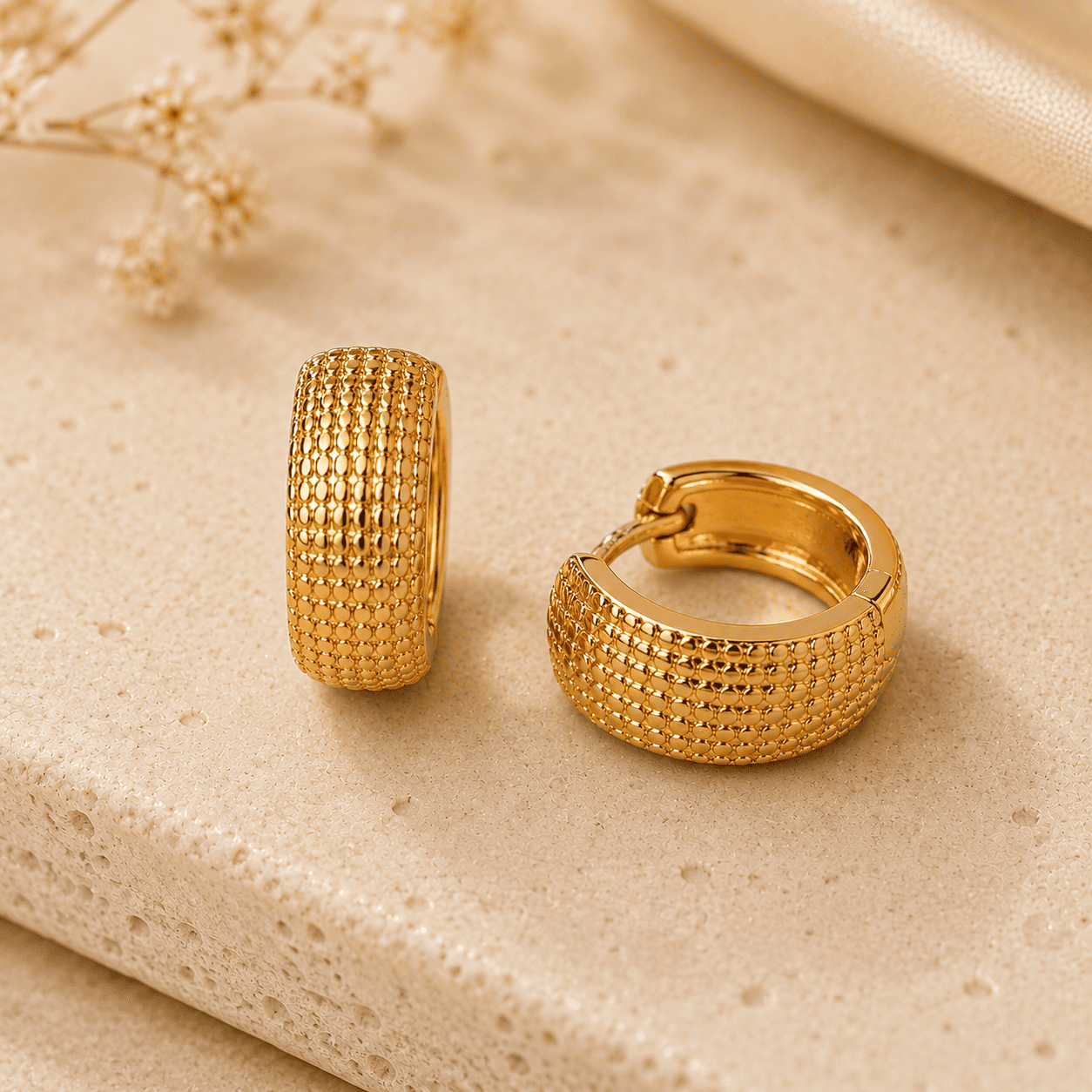 Brinco Argola Pontilhada Banhada em Ouro 18k - 1,1cm