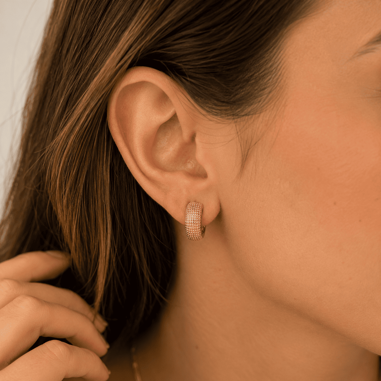 Brinco Argola Pontilhada Banhada em Ouro 18k - 1,1cm