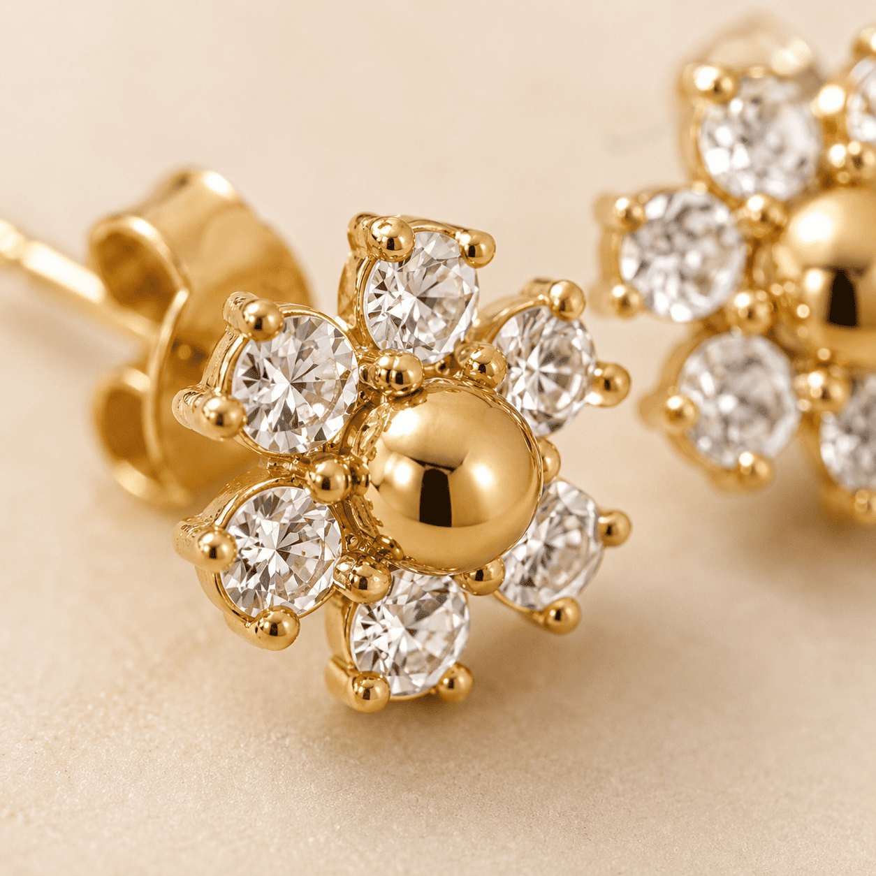 Brinco Flor Banhado a Ouro 18k com Zircônias - 7mm