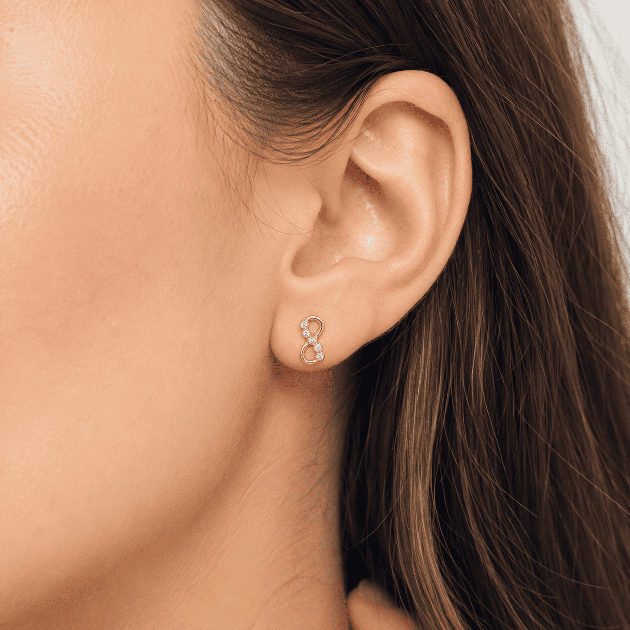 Brinco Infinito Banhado a Ouro 18k com Zircônias
