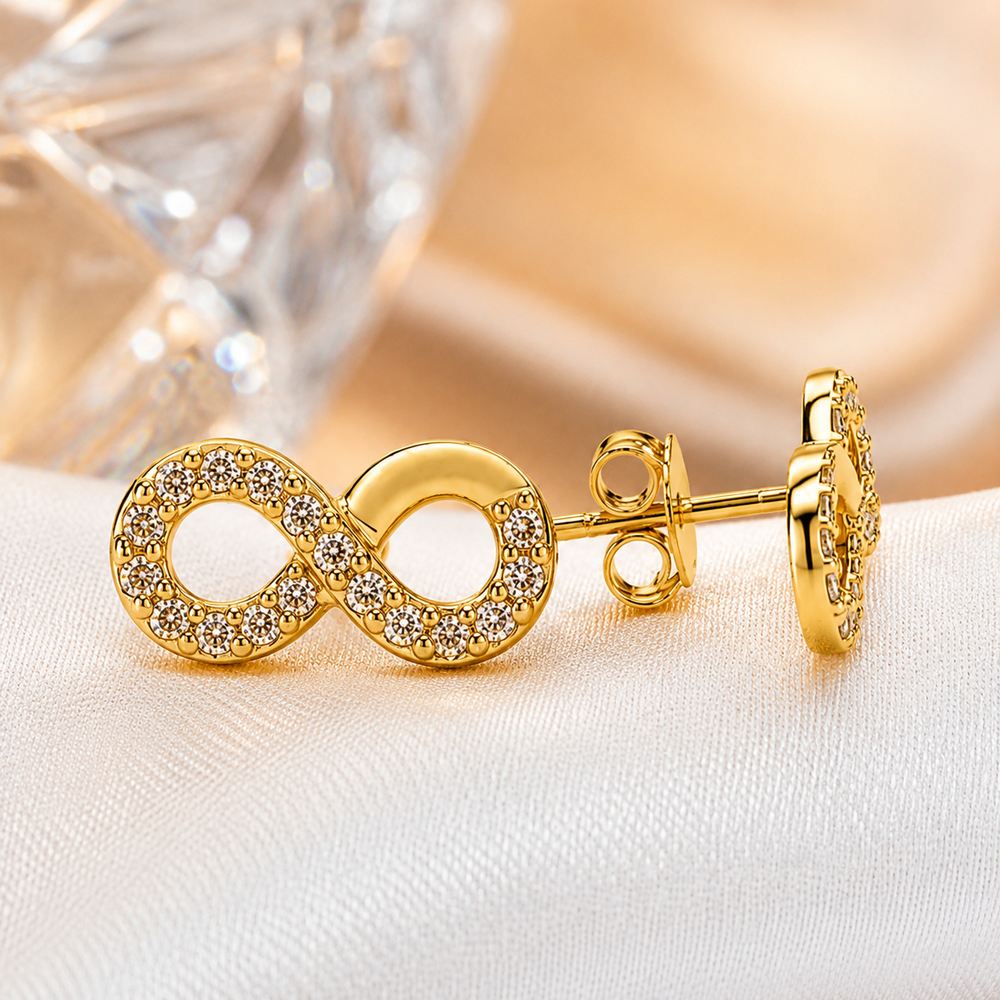 Brinco Infinito com Pedras Vazado Banhado a Ouro 18k com Zircônias