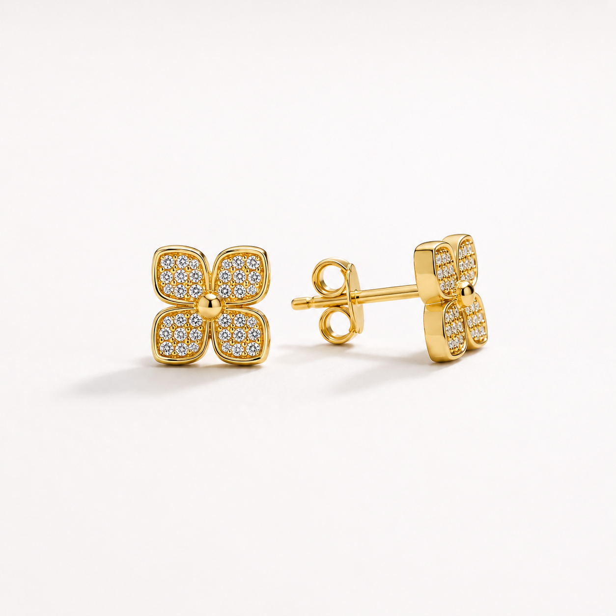 Brinco Flor 4 Pétalas Banhado a Ouro 18k com Zircônias