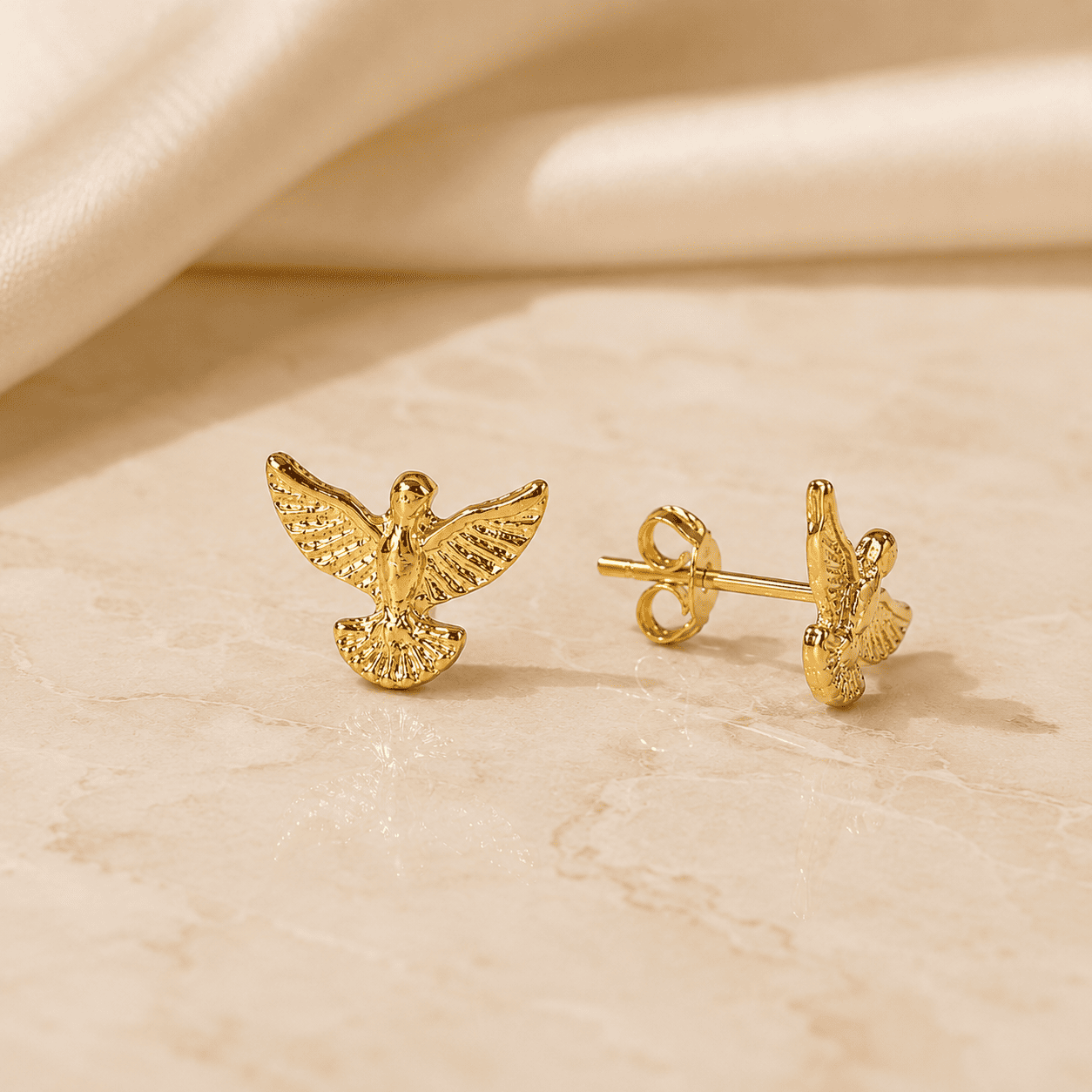 Brinco Espírito Santo Banhado a Ouro 18k - 1,1cm