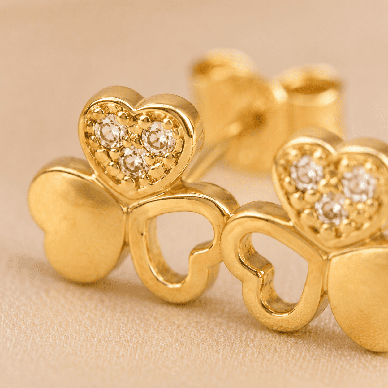 Brinco Trevo Flor Banhado a Ouro 18k com Zircônias - 8mm