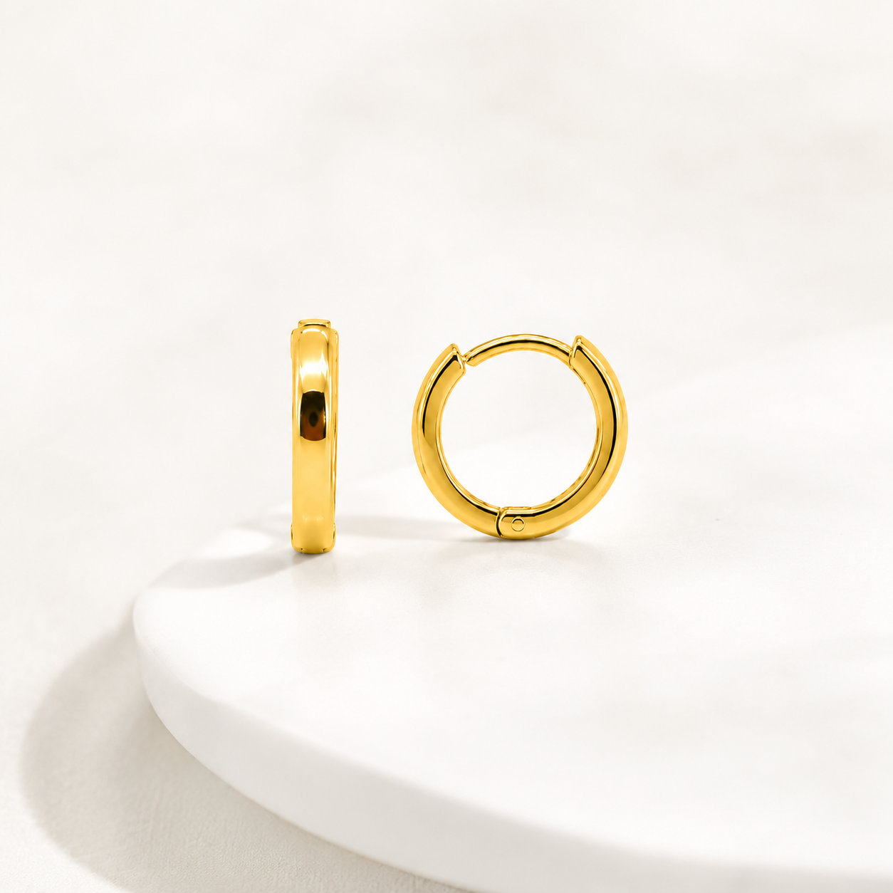 Brinco Argola Lisa 1,1cm Banhado a Ouro 18k