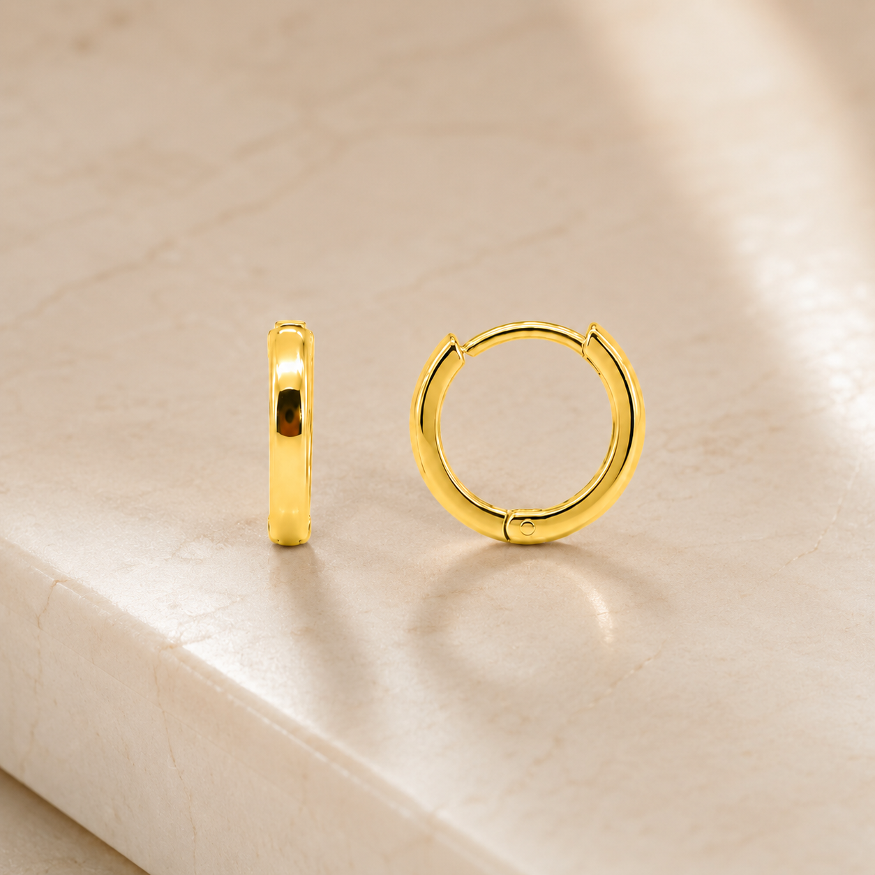 Brinco Argola Lisa 1,1cm Banhado a Ouro 18k