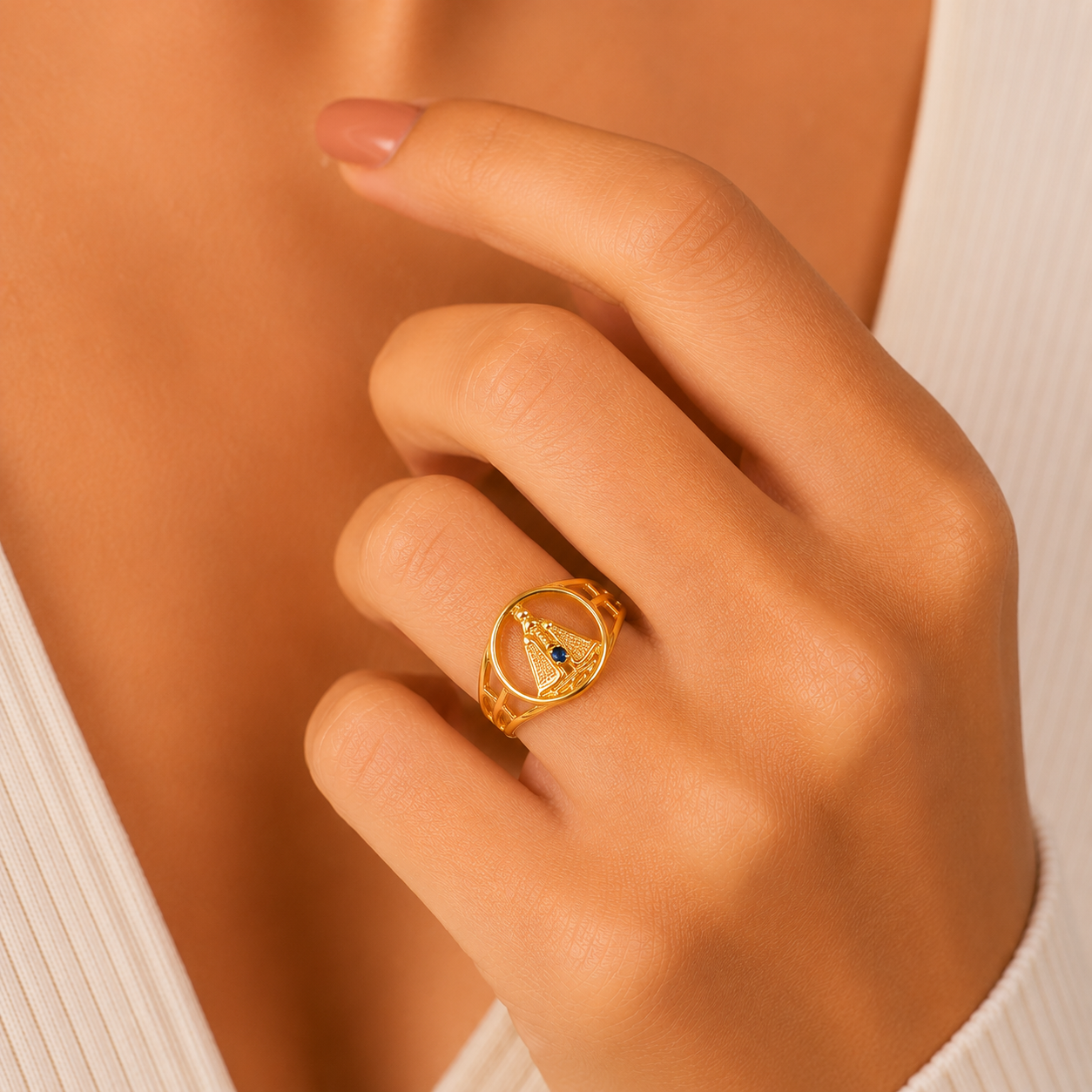 Anel Nossa Senhora Banhado a Ouro 18k com Linhas e Zircônia Azul Tam22