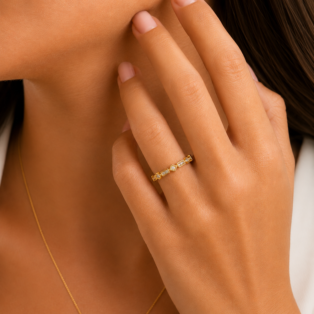 Anel com Aro de 5 Pedras Banhado a Ouro 18k com Zircônias