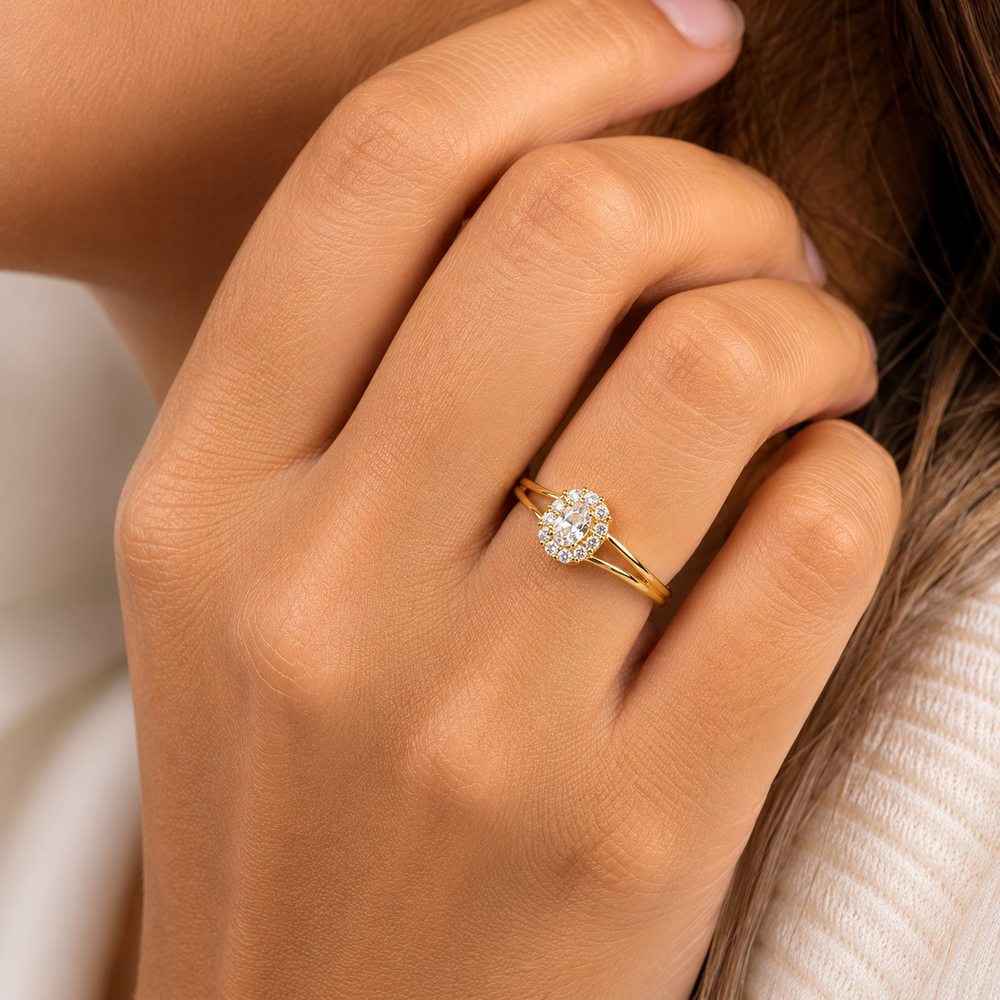 Anel Formatura Flor Banhado a Ouro 18k com Aro Duplo e Zircônias Tam18