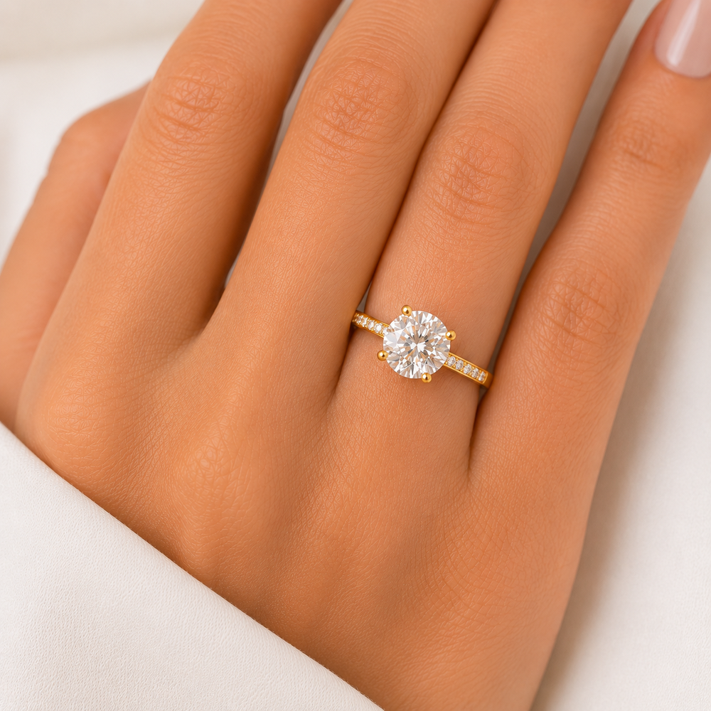 Anel Solitário Banhado Ouro 18k com Aro Cravejado com Zircônias Tam19