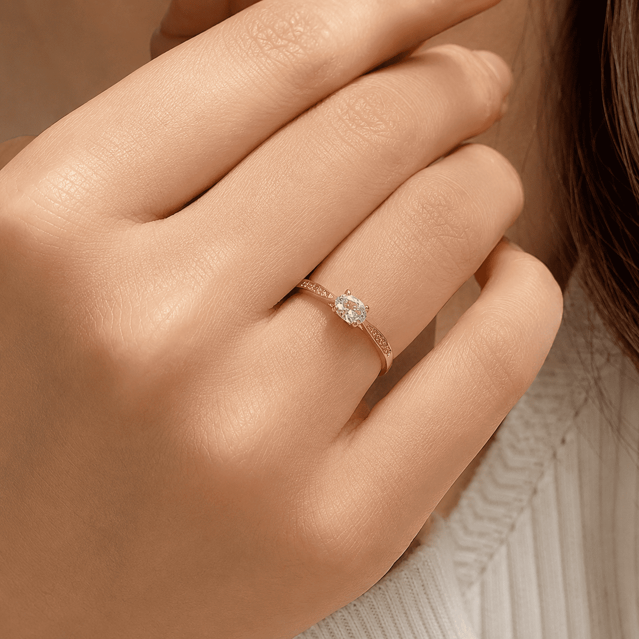 Anel Solitário Banhado a Ouro 18k com Zircônia Oval e Aro Cravejado com Zircônias Tam25