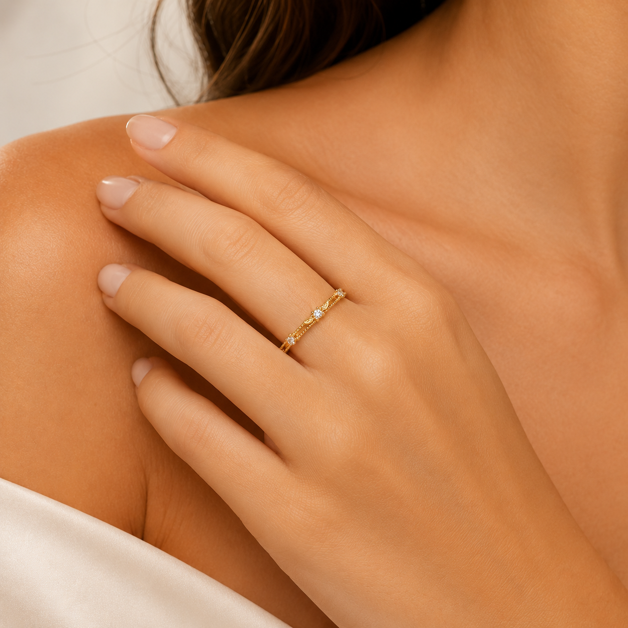 Anel 3 Pedras Banhado a Ouro 18k com Folhas e Zircônias Tam29