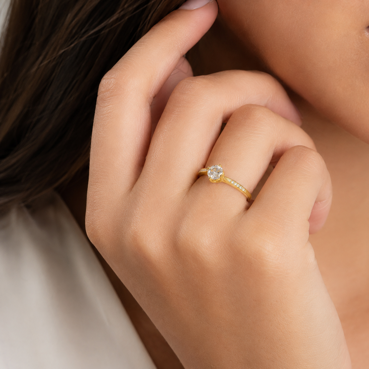 Anel Solitário Banhado a Ouro 18k e Aro Cravejado com Zircônias Tam21