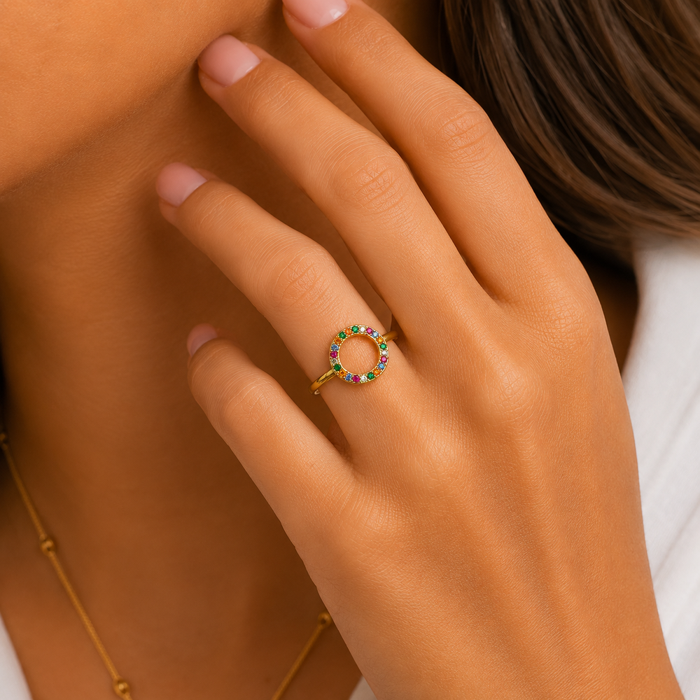Anel Circulo Cravejado Vazado Banhado a Ouro 18K com Zircônias Coloridas