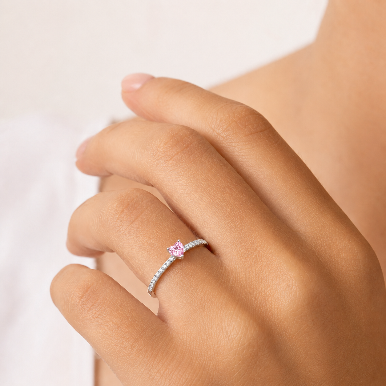 Anel Coração Pedra Rosa Aro Cravejado Prata 925 com Zircônias