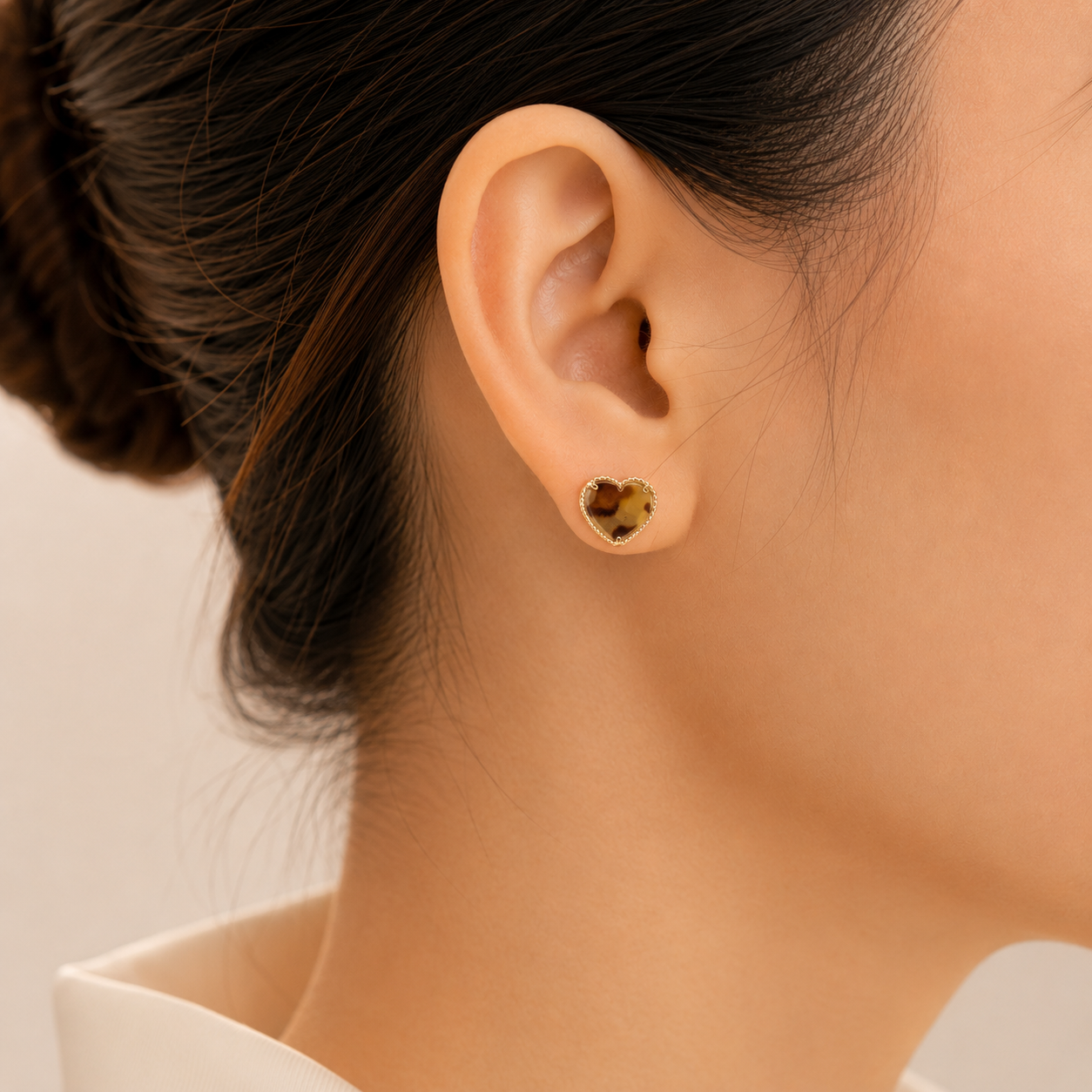 Brinco Coração Banhado a Ouro 18k Estampa Onça - 1cm