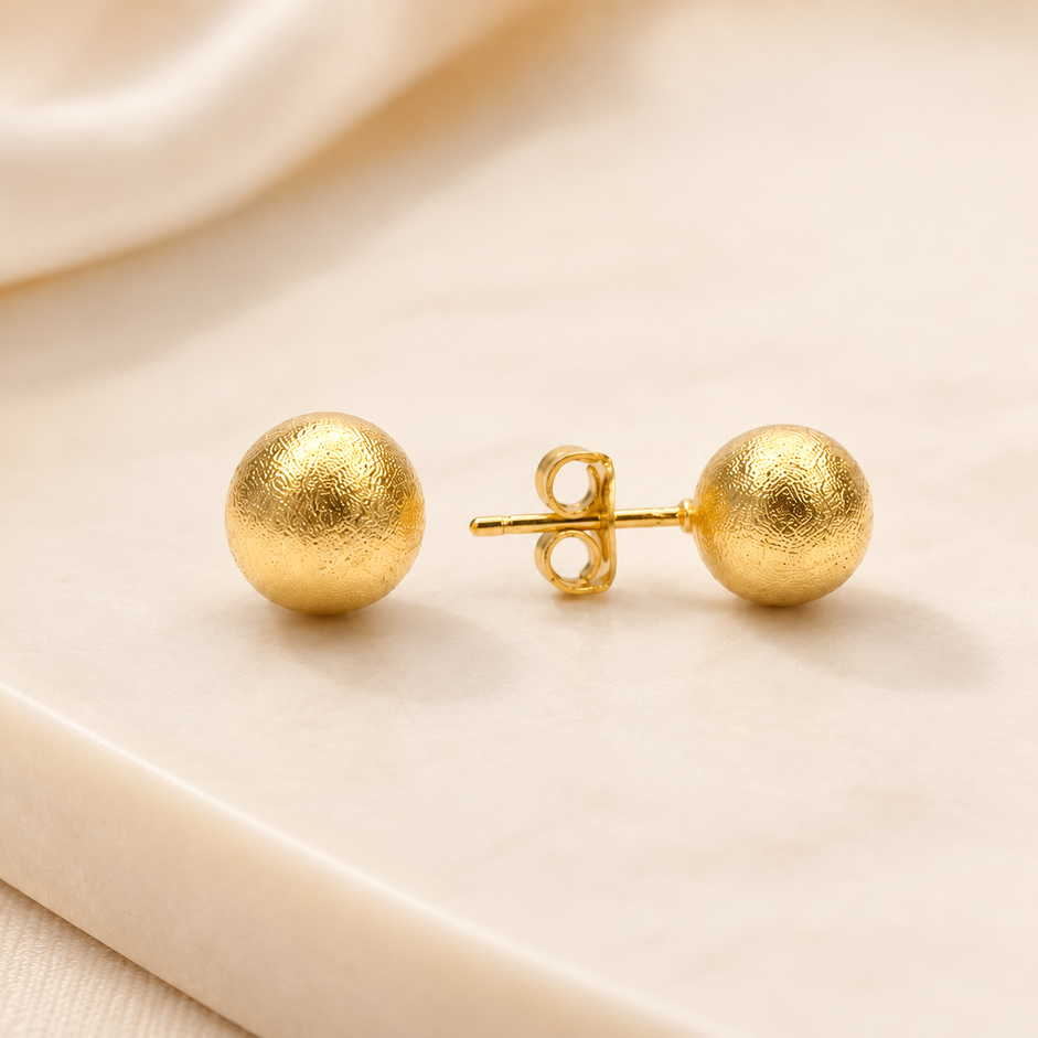 Brinco Bola Fosqueado Banhado a Ouro 18k - 8 mm